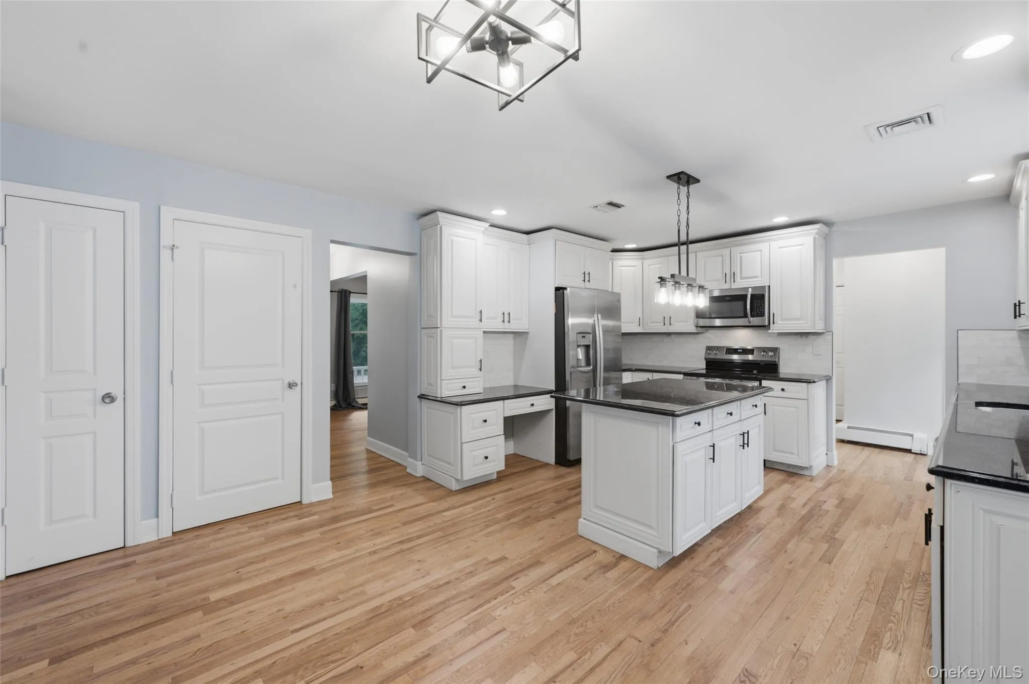 168 Hickory Street, Brookhaven, NY, 4 Bedrooms Bedrooms, 7 Rooms Rooms,3 BathroomsBathrooms,Residential,For Rent,Hickory,0,KEY1017137 168 Hickory Street, Brookhaven, NY, 4 Bedrooms Bedrooms, 7 Rooms Rooms,3 BathroomsBathrooms,Residential,For Rent,Hickory,0,KEY1017137