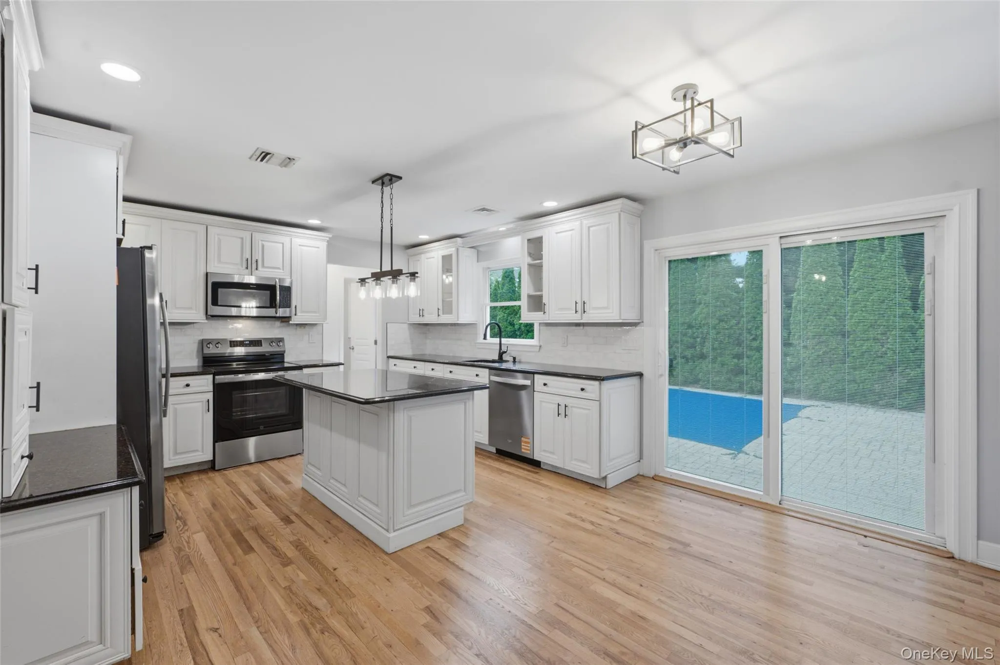 168 Hickory Street, Brookhaven, NY, 4 Bedrooms Bedrooms, 7 Rooms Rooms,3 BathroomsBathrooms,Residential,For Rent,Hickory,0,1017137 168 Hickory Street, Brookhaven, NY, 4 Bedrooms Bedrooms, 7 Rooms Rooms,3 BathroomsBathrooms,Residential,For Rent,Hickory,0,1017137