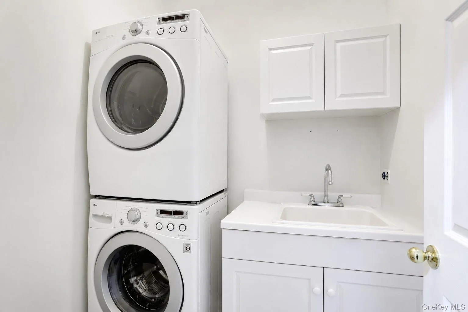 141 Meadow Lane, Clarkstown, NY, 2 Bedrooms Bedrooms, 6 Rooms Rooms,2 BathroomsBathrooms,Residential,For Rent,Meadow,0,KEY1017145 141 Meadow Lane, Clarkstown, NY, 2 Bedrooms Bedrooms, 6 Rooms Rooms,2 BathroomsBathrooms,Residential,For Rent,Meadow,0,KEY1017145