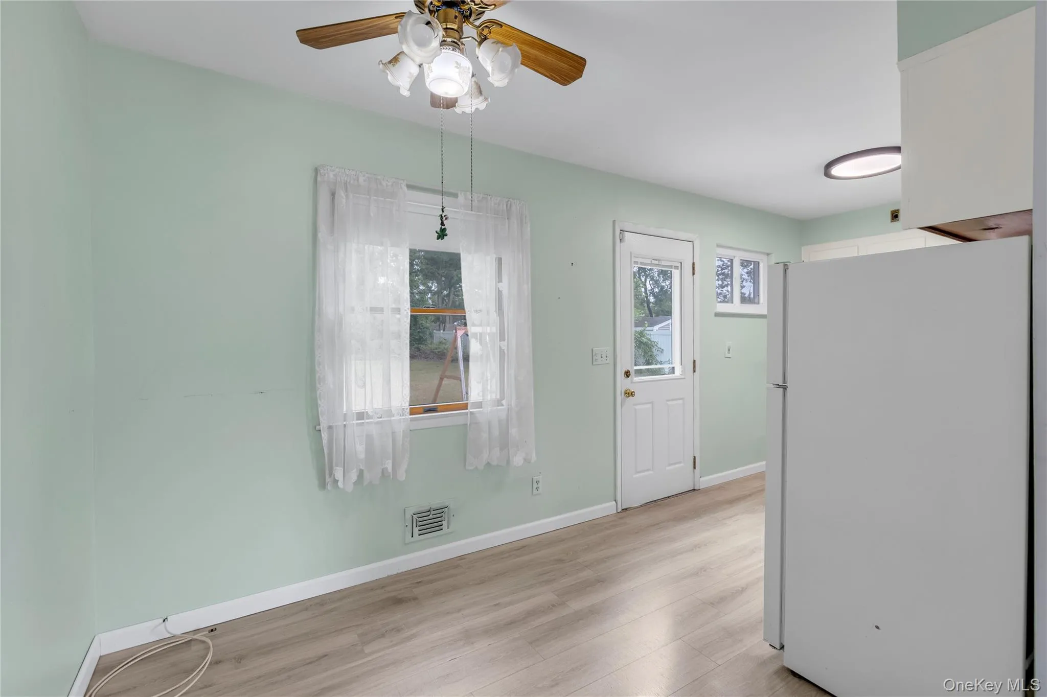 1142 Bay Shore Avenue, Islip, NY, 3 Bedrooms Bedrooms, 5 Rooms Rooms,1 BathroomBathrooms,Residential,For Rent,Bay Shore,0,1017147 1142 Bay Shore Avenue, Islip, NY, 3 Bedrooms Bedrooms, 5 Rooms Rooms,1 BathroomBathrooms,Residential,For Rent,Bay Shore,0,1017147