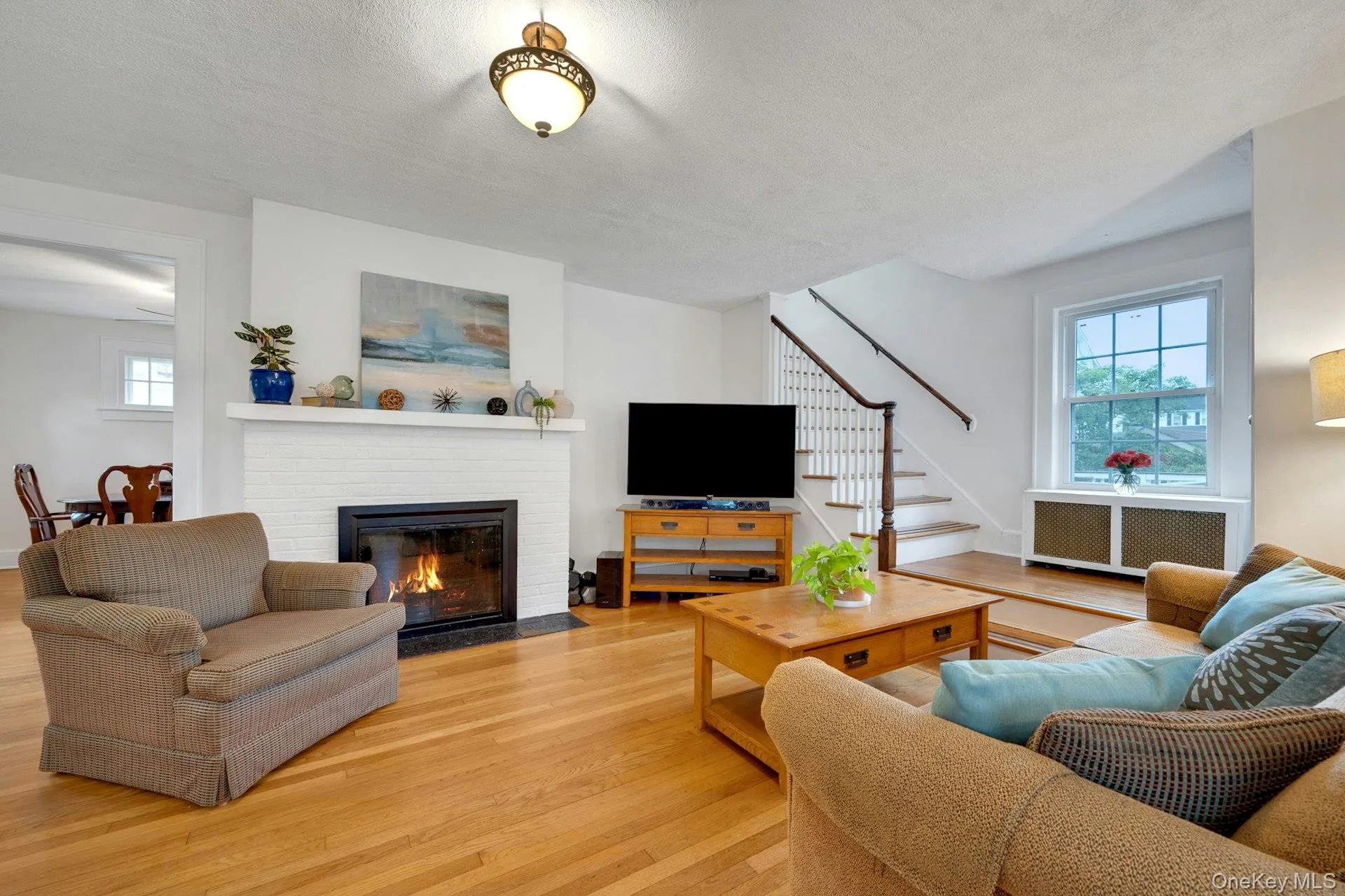 Light and bright living room with cozy fireplace Light and bright living room with cozy fireplace