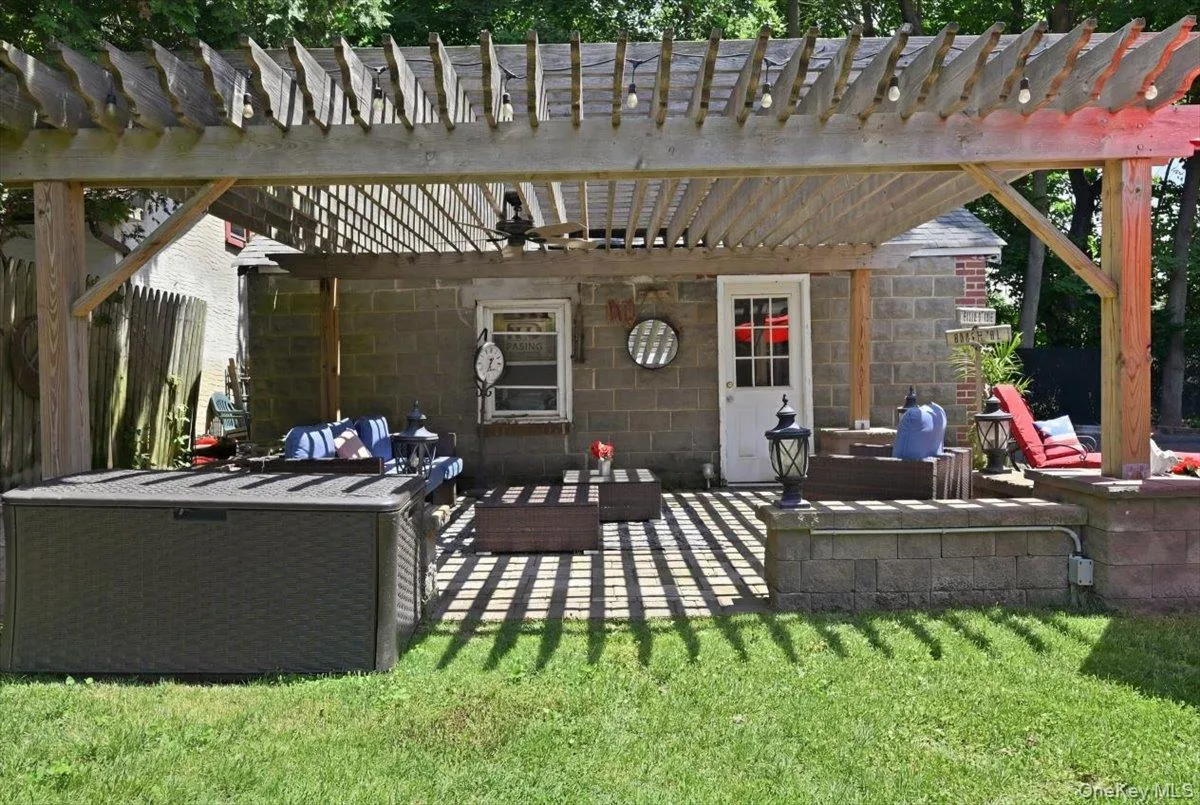 93 Willow Street, Hempstead, NY, 5 Bedrooms Bedrooms, 10 Rooms Rooms,4 BathroomsBathrooms,Residential,For Rent,Willow,0,1017162 93 Willow Street, Hempstead, NY, 5 Bedrooms Bedrooms, 10 Rooms Rooms,4 BathroomsBathrooms,Residential,For Rent,Willow,0,1017162