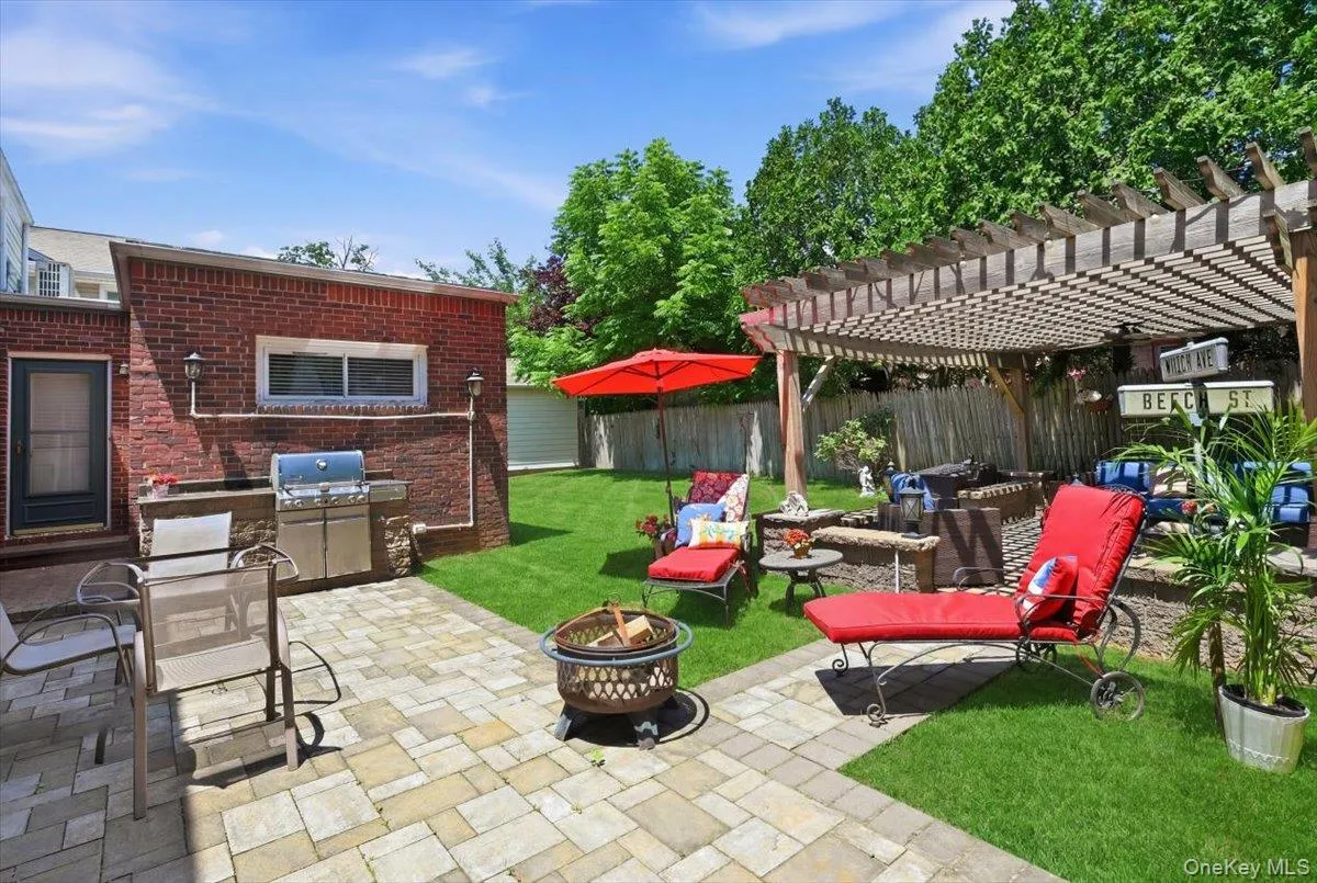 93 Willow Street, Hempstead, NY, 5 Bedrooms Bedrooms, 10 Rooms Rooms,4 BathroomsBathrooms,Residential,For Rent,Willow,0,1017162 93 Willow Street, Hempstead, NY, 5 Bedrooms Bedrooms, 10 Rooms Rooms,4 BathroomsBathrooms,Residential,For Rent,Willow,0,1017162