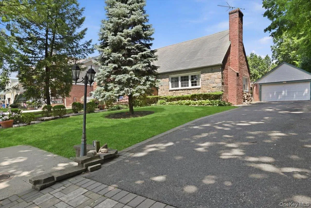 93 Willow Street, Hempstead, NY, 5 Bedrooms Bedrooms, 10 Rooms Rooms,4 BathroomsBathrooms,Residential,For Rent,Willow,0,1017162 93 Willow Street, Hempstead, NY, 5 Bedrooms Bedrooms, 10 Rooms Rooms,4 BathroomsBathrooms,Residential,For Rent,Willow,0,1017162