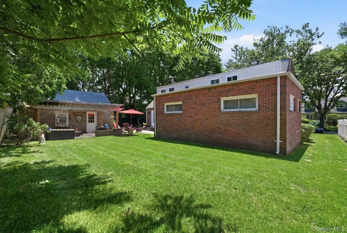 93 Willow Street, Hempstead, NY, 5 Bedrooms Bedrooms, 10 Rooms Rooms,4 BathroomsBathrooms,Residential,For Rent,Willow,0,1017162 93 Willow Street, Hempstead, NY, 5 Bedrooms Bedrooms, 10 Rooms Rooms,4 BathroomsBathrooms,Residential,For Rent,Willow,0,1017162