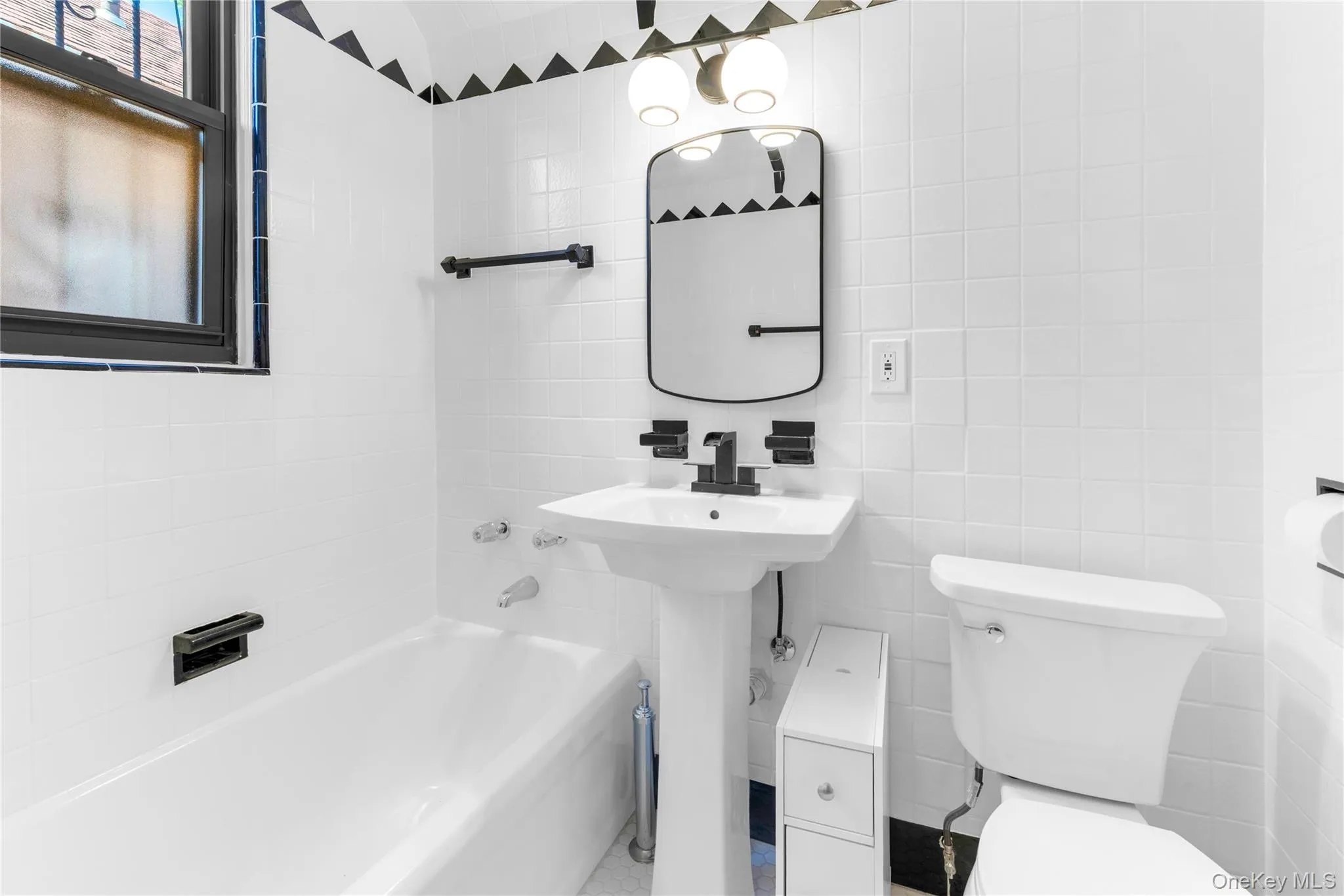 Upper level full bathroom with soaking tub (separate stand up shower not pictured from angle) Upper level full bathroom with soaking tub (separate stand up shower not pictured from angle)