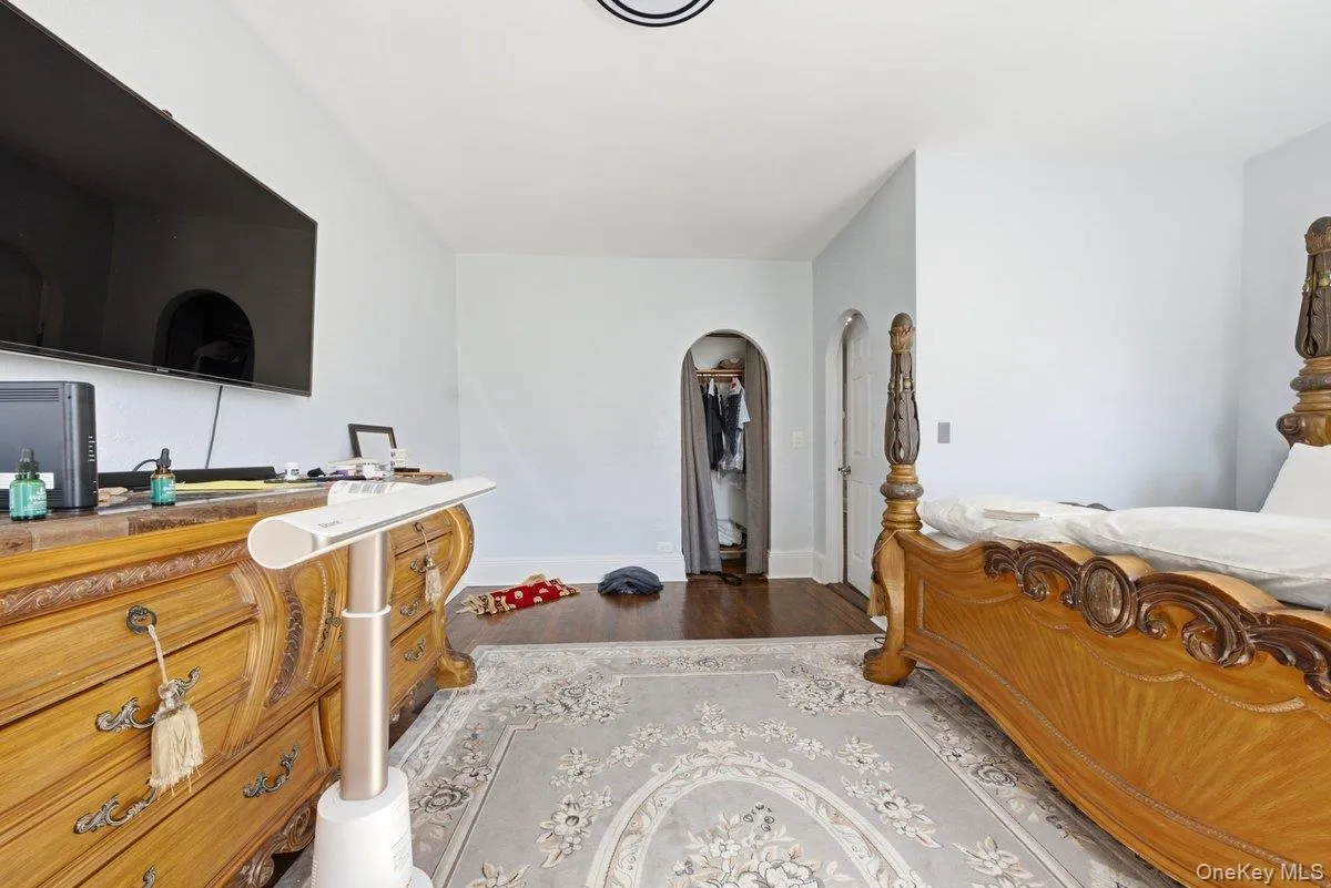 1328 Teller Avenue, New York, NY, 4 Bedrooms Bedrooms, 8 Rooms Rooms,3 BathroomsBathrooms,Residential,For Rent,Teller,0,1017178 1328 Teller Avenue, New York, NY, 4 Bedrooms Bedrooms, 8 Rooms Rooms,3 BathroomsBathrooms,Residential,For Rent,Teller,0,1017178
