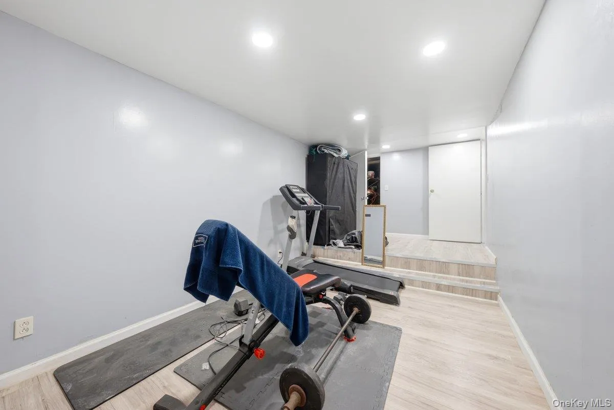 1328 Teller Avenue, New York, NY, 4 Bedrooms Bedrooms, 8 Rooms Rooms,3 BathroomsBathrooms,Residential,For Rent,Teller,0,1017178 1328 Teller Avenue, New York, NY, 4 Bedrooms Bedrooms, 8 Rooms Rooms,3 BathroomsBathrooms,Residential,For Rent,Teller,0,1017178