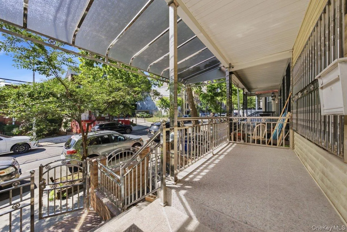 1328 Teller Avenue, New York, NY, 4 Bedrooms Bedrooms, 8 Rooms Rooms,3 BathroomsBathrooms,Residential,For Rent,Teller,0,1017178 1328 Teller Avenue, New York, NY, 4 Bedrooms Bedrooms, 8 Rooms Rooms,3 BathroomsBathrooms,Residential,For Rent,Teller,0,1017178