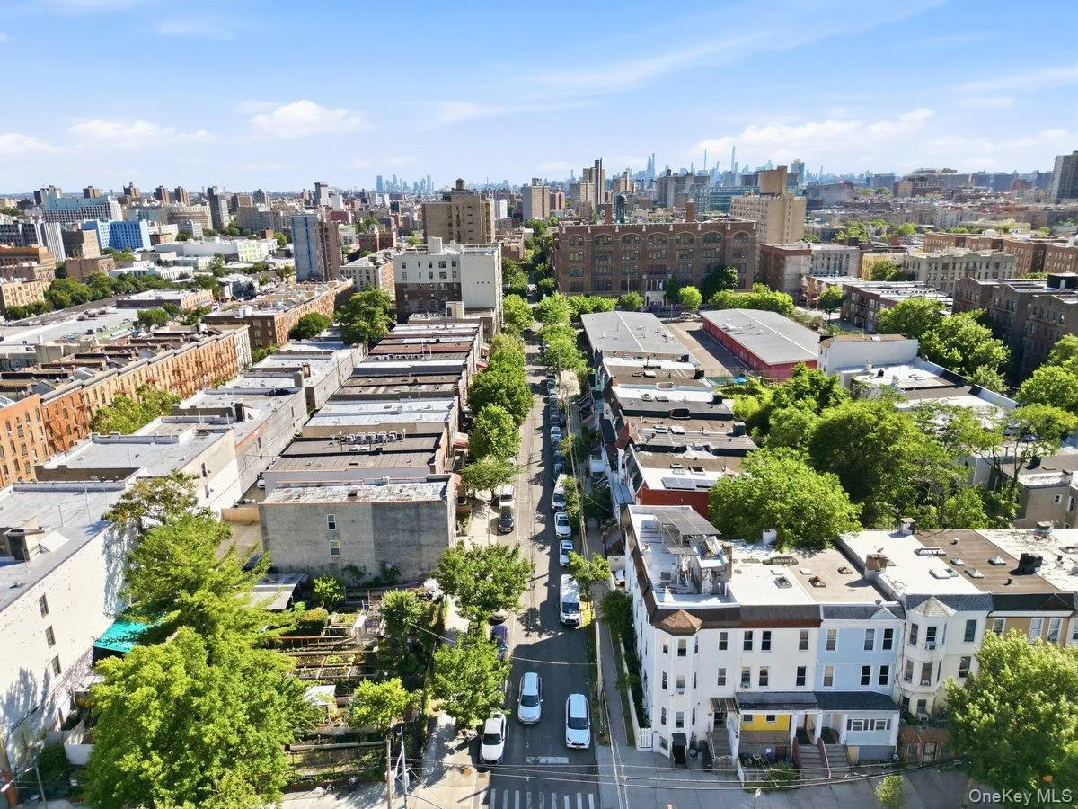 1328 Teller Avenue, New York, NY, 4 Bedrooms Bedrooms, 8 Rooms Rooms,3 BathroomsBathrooms,Residential,For Rent,Teller,0,1017178 1328 Teller Avenue, New York, NY, 4 Bedrooms Bedrooms, 8 Rooms Rooms,3 BathroomsBathrooms,Residential,For Rent,Teller,0,1017178