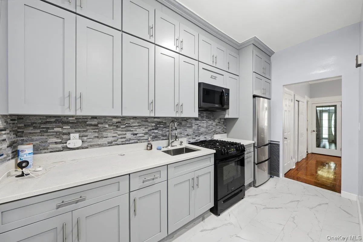 1328 Teller Avenue, New York, NY, 4 Bedrooms Bedrooms, 8 Rooms Rooms,3 BathroomsBathrooms,Residential,For Rent,Teller,0,1017178 1328 Teller Avenue, New York, NY, 4 Bedrooms Bedrooms, 8 Rooms Rooms,3 BathroomsBathrooms,Residential,For Rent,Teller,0,1017178