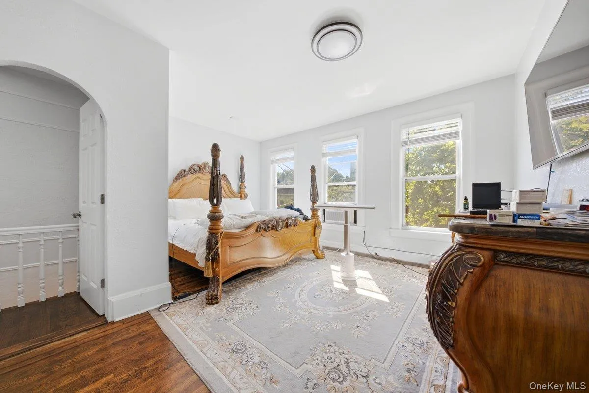 1328 Teller Avenue, New York, NY, 4 Bedrooms Bedrooms, 8 Rooms Rooms,3 BathroomsBathrooms,Residential,For Rent,Teller,0,1017178 1328 Teller Avenue, New York, NY, 4 Bedrooms Bedrooms, 8 Rooms Rooms,3 BathroomsBathrooms,Residential,For Rent,Teller,0,1017178