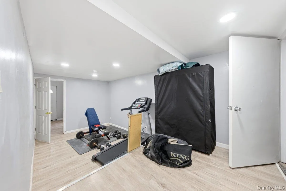 1328 Teller Avenue, New York, NY, 4 Bedrooms Bedrooms, 8 Rooms Rooms,3 BathroomsBathrooms,Residential,For Rent,Teller,0,1017178 1328 Teller Avenue, New York, NY, 4 Bedrooms Bedrooms, 8 Rooms Rooms,3 BathroomsBathrooms,Residential,For Rent,Teller,0,1017178