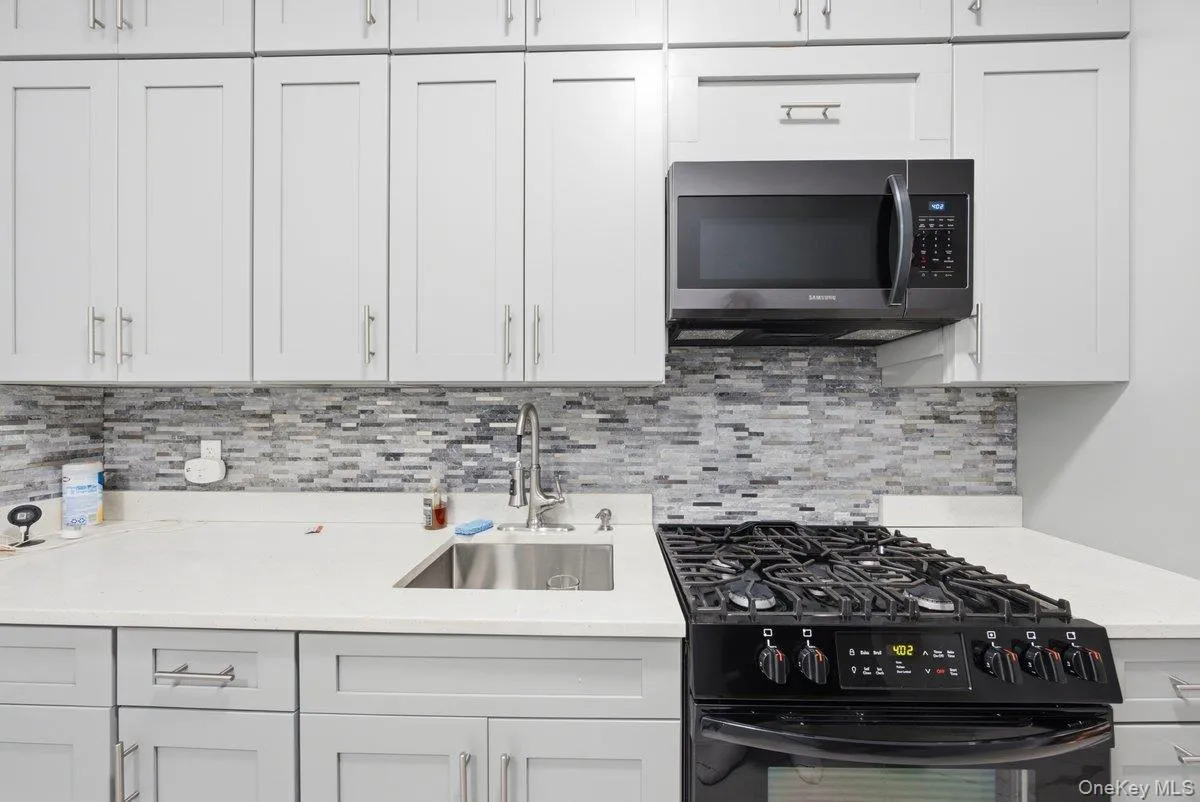 1328 Teller Avenue, New York, NY, 4 Bedrooms Bedrooms, 8 Rooms Rooms,3 BathroomsBathrooms,Residential,For Rent,Teller,0,1017178 1328 Teller Avenue, New York, NY, 4 Bedrooms Bedrooms, 8 Rooms Rooms,3 BathroomsBathrooms,Residential,For Rent,Teller,0,1017178