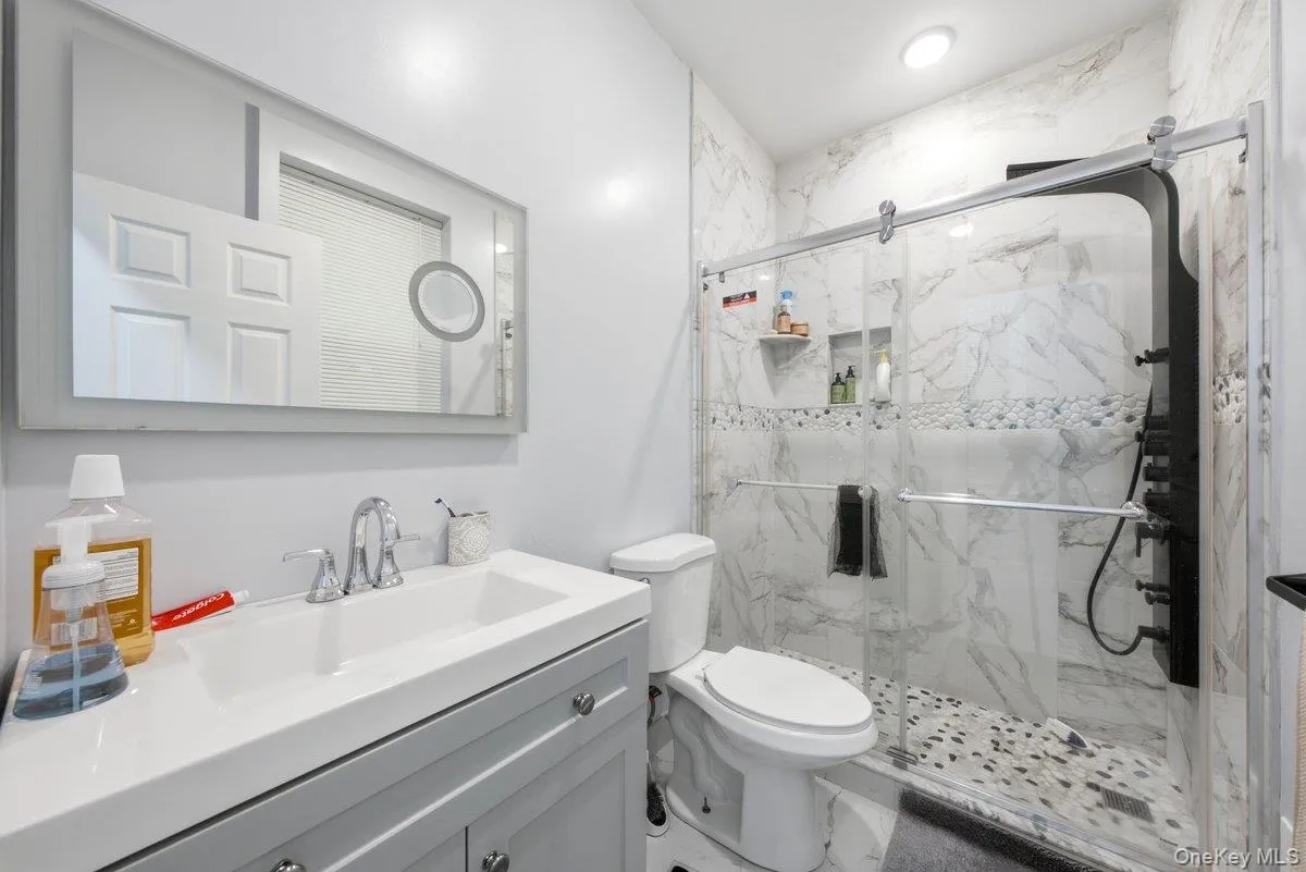 1328 Teller Avenue, New York, NY, 4 Bedrooms Bedrooms, 8 Rooms Rooms,3 BathroomsBathrooms,Residential,For Rent,Teller,0,1017178 1328 Teller Avenue, New York, NY, 4 Bedrooms Bedrooms, 8 Rooms Rooms,3 BathroomsBathrooms,Residential,For Rent,Teller,0,1017178