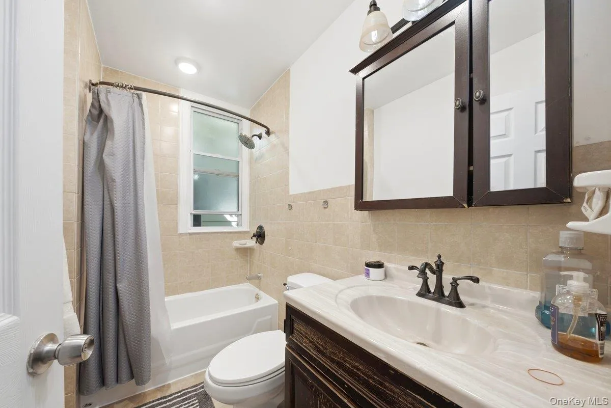 1328 Teller Avenue, New York, NY, 4 Bedrooms Bedrooms, 8 Rooms Rooms,3 BathroomsBathrooms,Residential,For Rent,Teller,0,1017178 1328 Teller Avenue, New York, NY, 4 Bedrooms Bedrooms, 8 Rooms Rooms,3 BathroomsBathrooms,Residential,For Rent,Teller,0,1017178