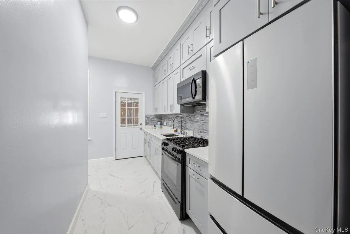 1328 Teller Avenue, New York, NY, 4 Bedrooms Bedrooms, 8 Rooms Rooms,3 BathroomsBathrooms,Residential,For Rent,Teller,0,1017178 1328 Teller Avenue, New York, NY, 4 Bedrooms Bedrooms, 8 Rooms Rooms,3 BathroomsBathrooms,Residential,For Rent,Teller,0,1017178