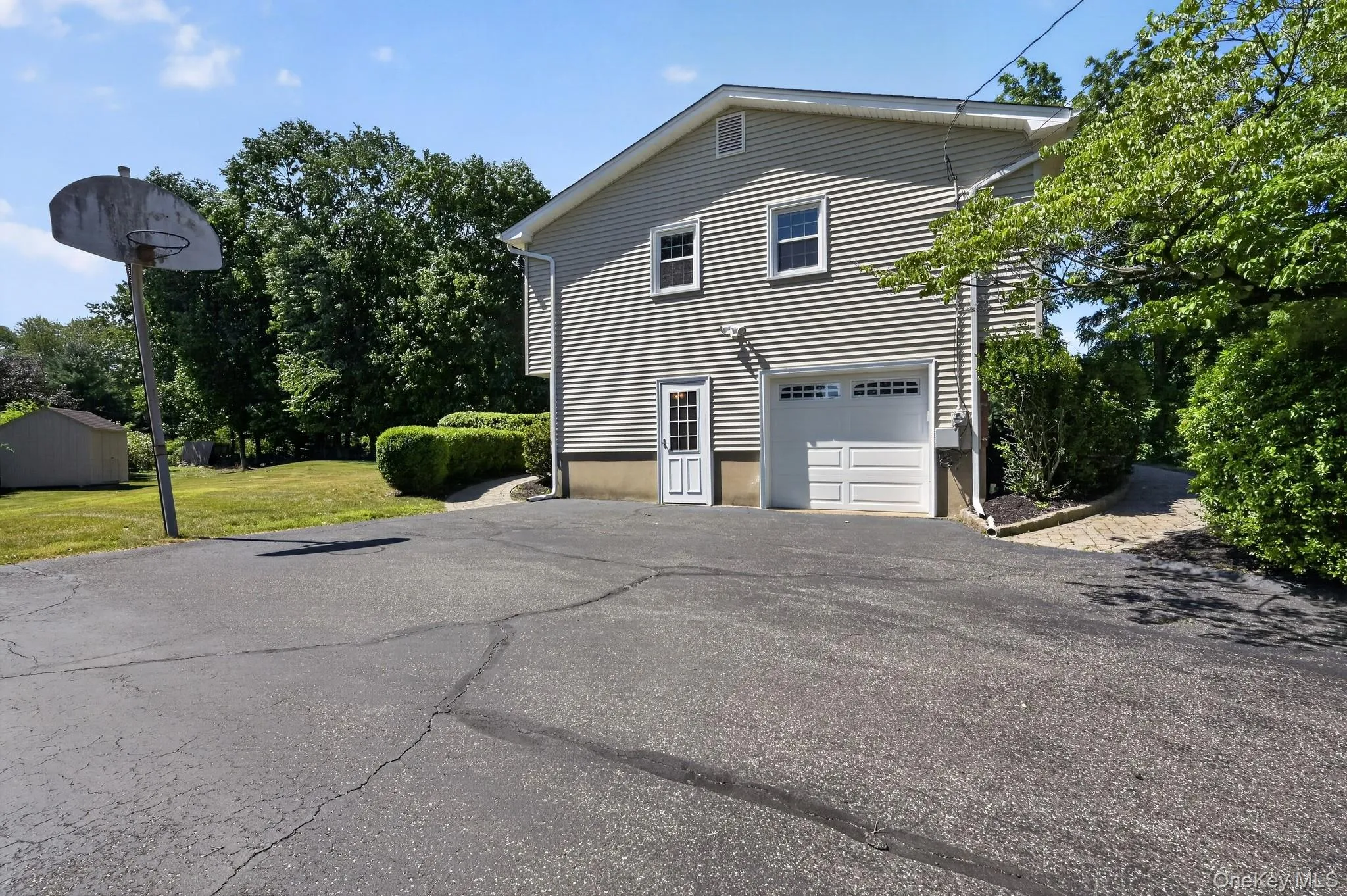 Large driveway fits multiple cars/suvs Large driveway fits multiple cars/suvs