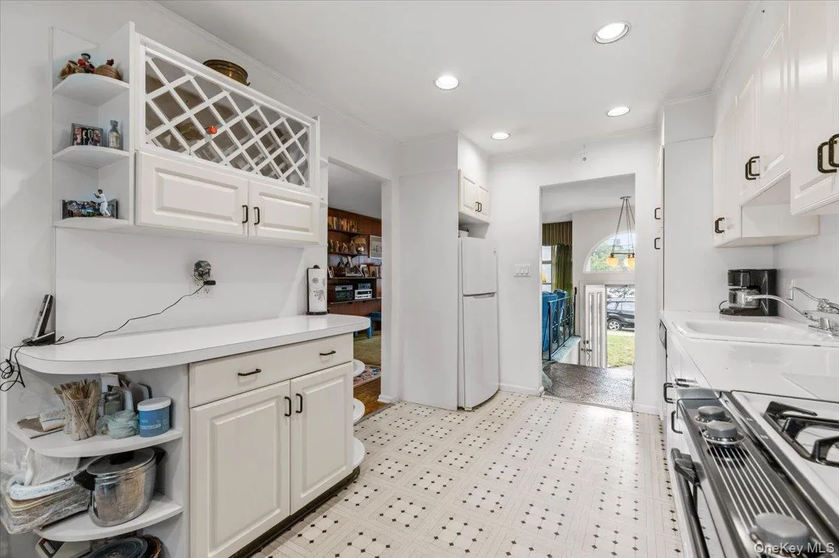 279 Kentucky Avenue, Oyster Bay, NY, 3 Bedrooms Bedrooms, 7 Rooms Rooms,2 BathroomsBathrooms,Residential,For Rent,Kentucky,0,KEY1017183 279 Kentucky Avenue, Oyster Bay, NY, 3 Bedrooms Bedrooms, 7 Rooms Rooms,2 BathroomsBathrooms,Residential,For Rent,Kentucky,0,KEY1017183