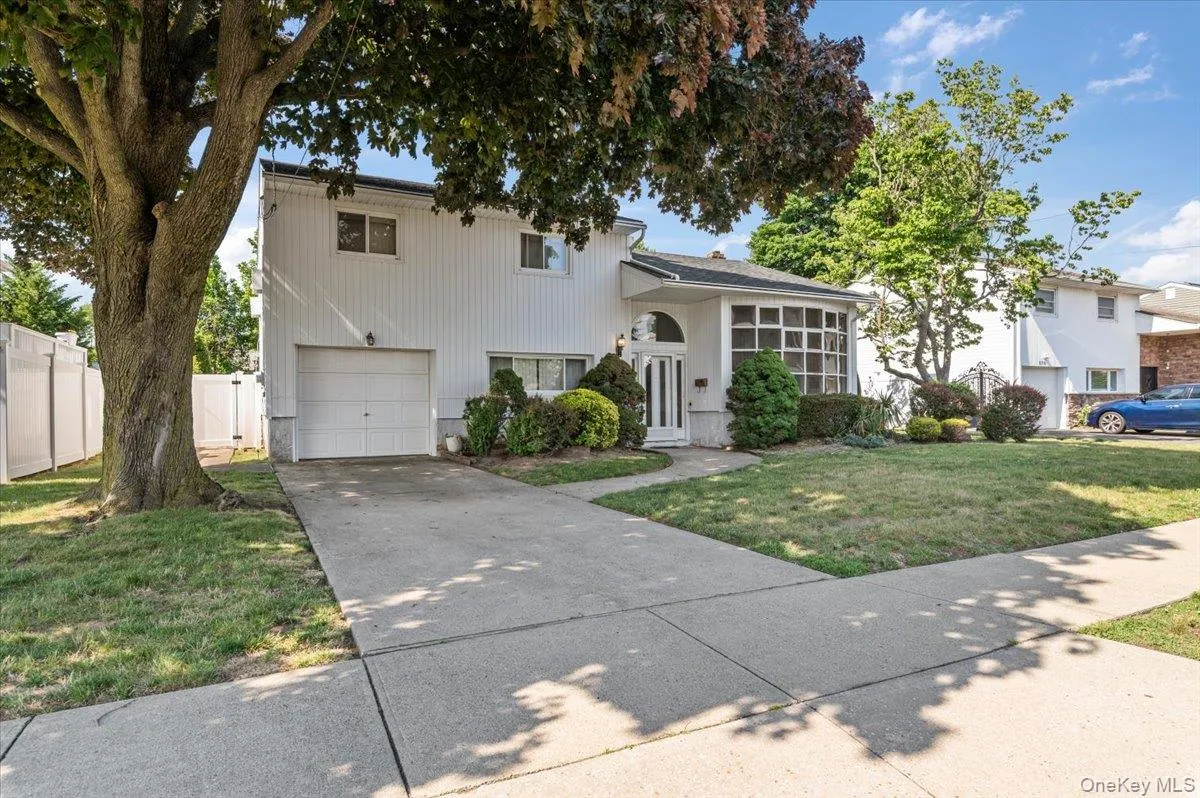 279 Kentucky Avenue, Oyster Bay, NY, 3 Bedrooms Bedrooms, 7 Rooms Rooms,2 BathroomsBathrooms,Residential,For Rent,Kentucky,0,KEY1017183 279 Kentucky Avenue, Oyster Bay, NY, 3 Bedrooms Bedrooms, 7 Rooms Rooms,2 BathroomsBathrooms,Residential,For Rent,Kentucky,0,KEY1017183
