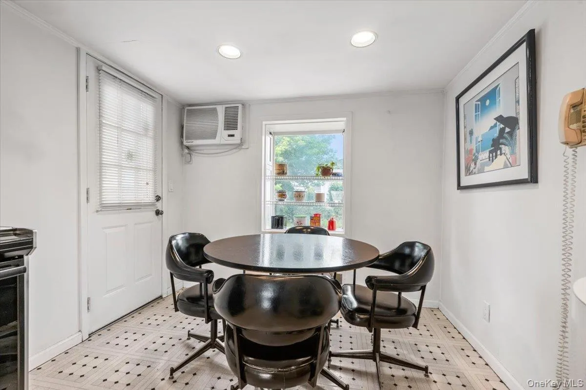 279 Kentucky Avenue, Oyster Bay, NY, 3 Bedrooms Bedrooms, 7 Rooms Rooms,2 BathroomsBathrooms,Residential,For Rent,Kentucky,0,KEY1017183 279 Kentucky Avenue, Oyster Bay, NY, 3 Bedrooms Bedrooms, 7 Rooms Rooms,2 BathroomsBathrooms,Residential,For Rent,Kentucky,0,KEY1017183