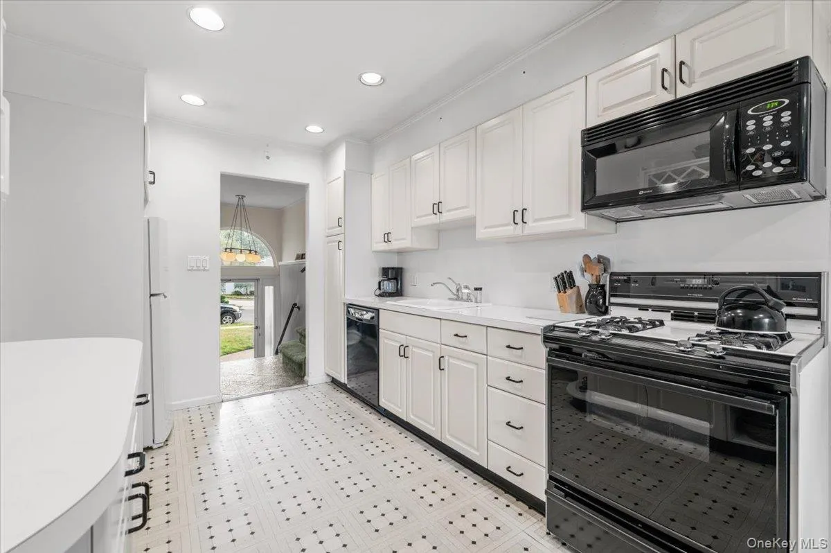 279 Kentucky Avenue, Oyster Bay, NY, 3 Bedrooms Bedrooms, 7 Rooms Rooms,2 BathroomsBathrooms,Residential,For Rent,Kentucky,0,KEY1017183 279 Kentucky Avenue, Oyster Bay, NY, 3 Bedrooms Bedrooms, 7 Rooms Rooms,2 BathroomsBathrooms,Residential,For Rent,Kentucky,0,KEY1017183