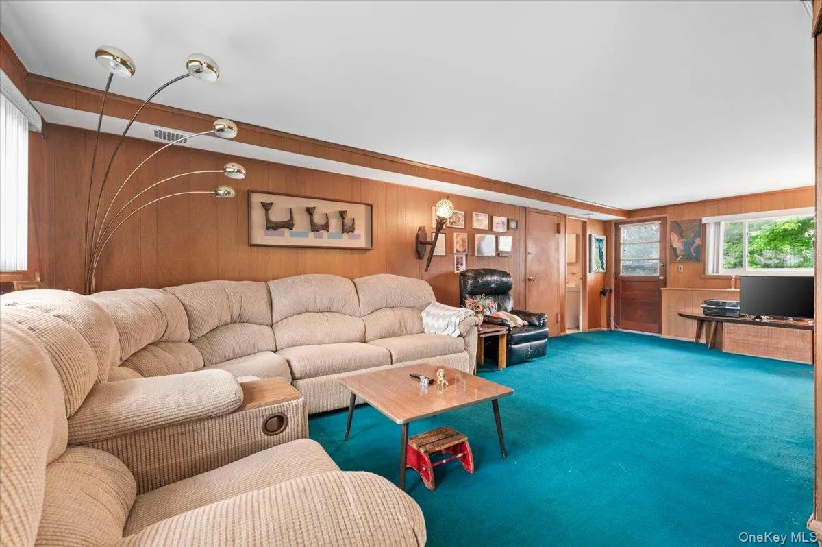 279 Kentucky Avenue, Oyster Bay, NY, 3 Bedrooms Bedrooms, 7 Rooms Rooms,2 BathroomsBathrooms,Residential,For Rent,Kentucky,0,KEY1017183 279 Kentucky Avenue, Oyster Bay, NY, 3 Bedrooms Bedrooms, 7 Rooms Rooms,2 BathroomsBathrooms,Residential,For Rent,Kentucky,0,KEY1017183