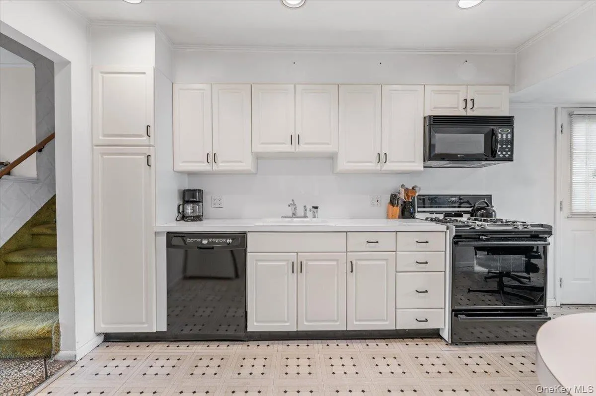 279 Kentucky Avenue, Oyster Bay, NY, 3 Bedrooms Bedrooms, 7 Rooms Rooms,2 BathroomsBathrooms,Residential,For Rent,Kentucky,0,KEY1017183 279 Kentucky Avenue, Oyster Bay, NY, 3 Bedrooms Bedrooms, 7 Rooms Rooms,2 BathroomsBathrooms,Residential,For Rent,Kentucky,0,KEY1017183