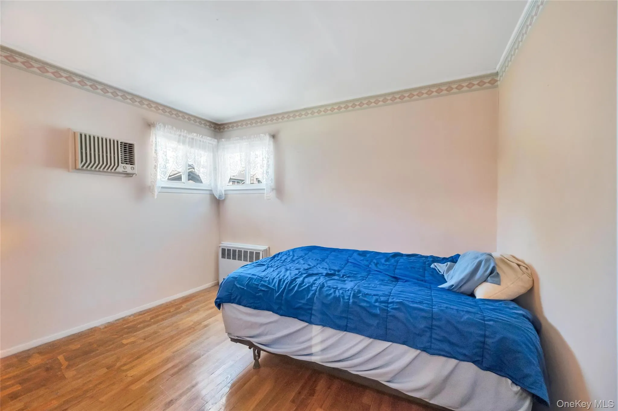 34 Oak Street, Oyster Bay, NY, 4 Bedrooms Bedrooms, 8 Rooms Rooms,2 BathroomsBathrooms,Residential,For Rent,Oak,0,1017199 34 Oak Street, Oyster Bay, NY, 4 Bedrooms Bedrooms, 8 Rooms Rooms,2 BathroomsBathrooms,Residential,For Rent,Oak,0,1017199