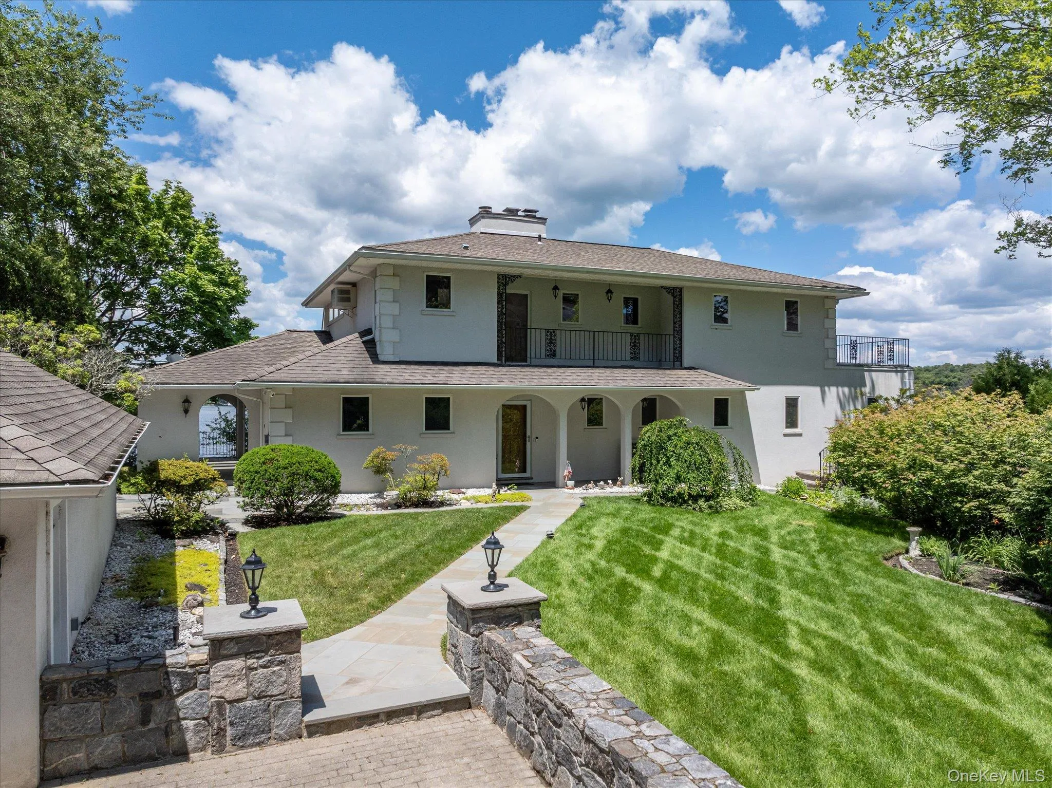 An elegant arrival at this gated Lake Mahopac waterfront home in Mahopac Point, Putnam County An elegant arrival at this gated Lake Mahopac waterfront home in Mahopac Point, Putnam County