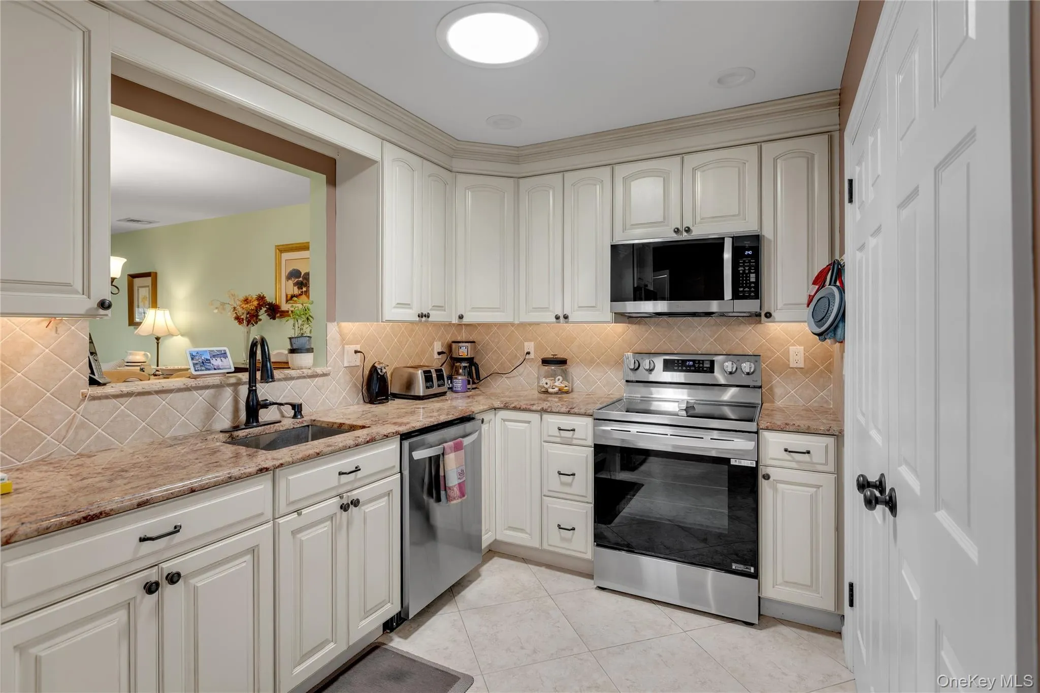 42 Knolls Drive, Brookhaven, NY, 2 Bedrooms Bedrooms, 5 Rooms Rooms,2 BathroomsBathrooms,Residential,For Rent,Knolls,0,1017205 42 Knolls Drive, Brookhaven, NY, 2 Bedrooms Bedrooms, 5 Rooms Rooms,2 BathroomsBathrooms,Residential,For Rent,Knolls,0,1017205