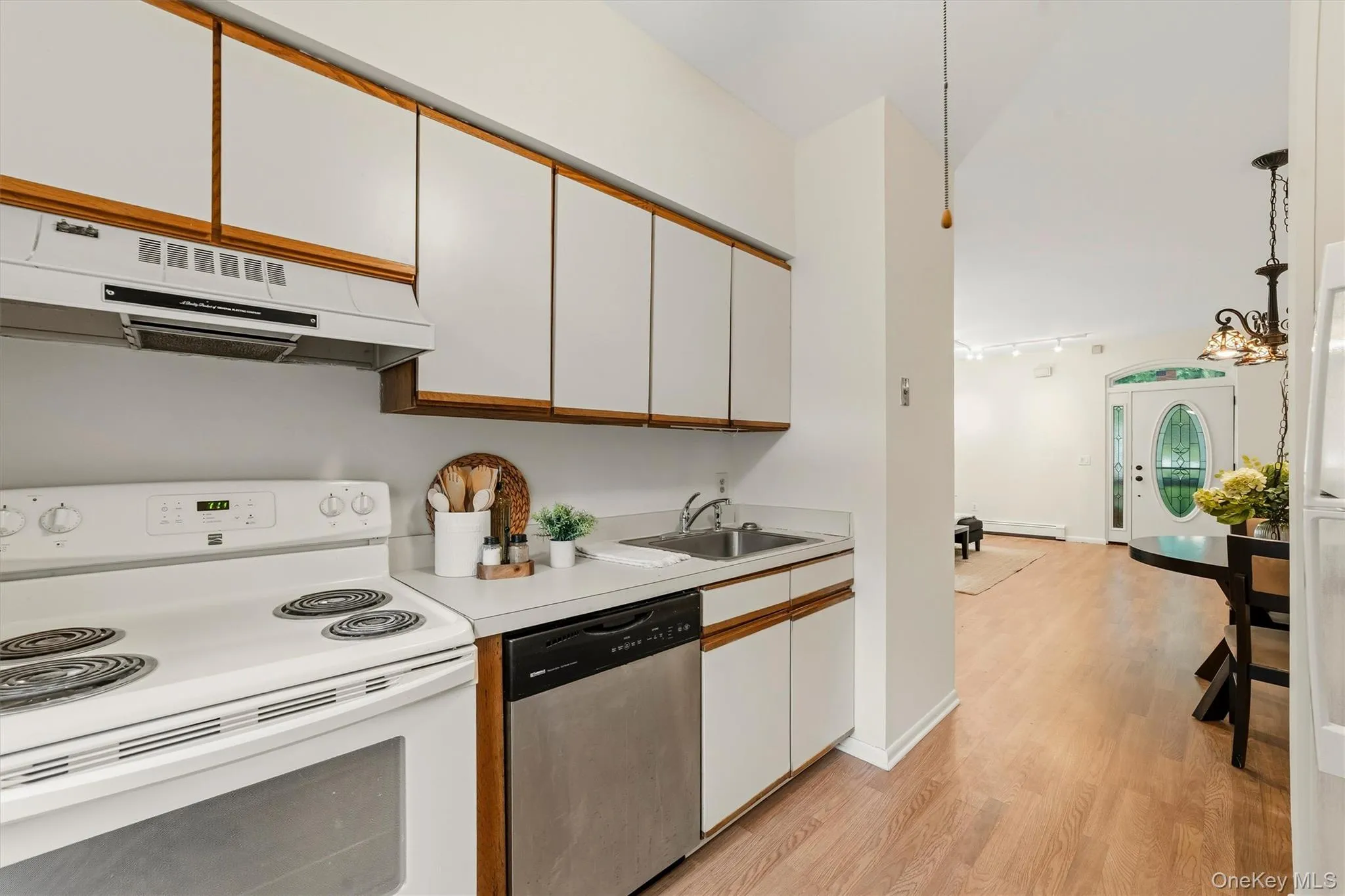 1 Beecher Lane, Peekskill, NY, 1 Bedroom Bedrooms, 4 Rooms Rooms,1 BathroomBathrooms,Residential,For Rent,Beecher,0,1017208 1 Beecher Lane, Peekskill, NY, 1 Bedroom Bedrooms, 4 Rooms Rooms,1 BathroomBathrooms,Residential,For Rent,Beecher,0,1017208