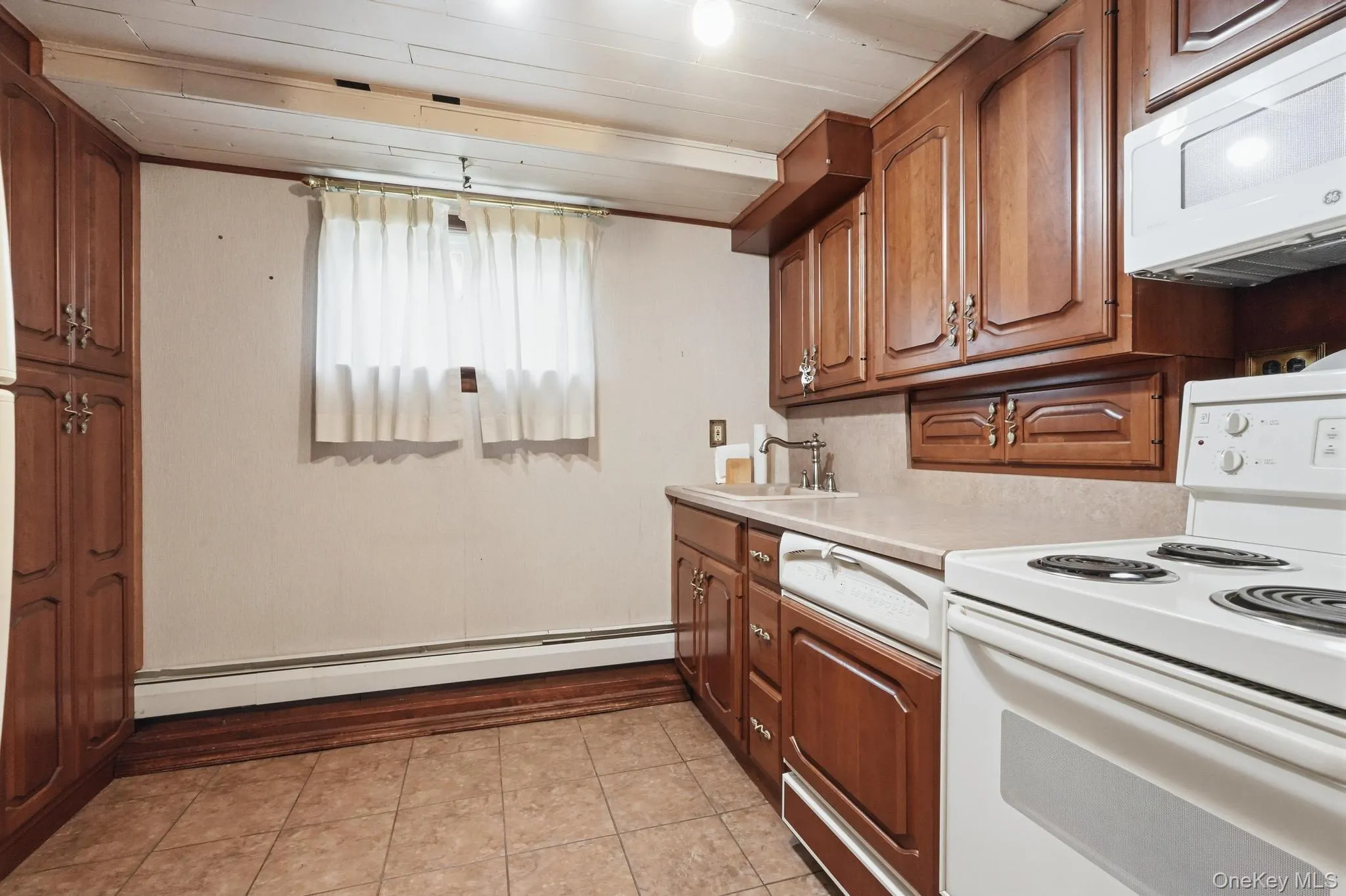 Summer Kitchen Lower Level Summer Kitchen Lower Level