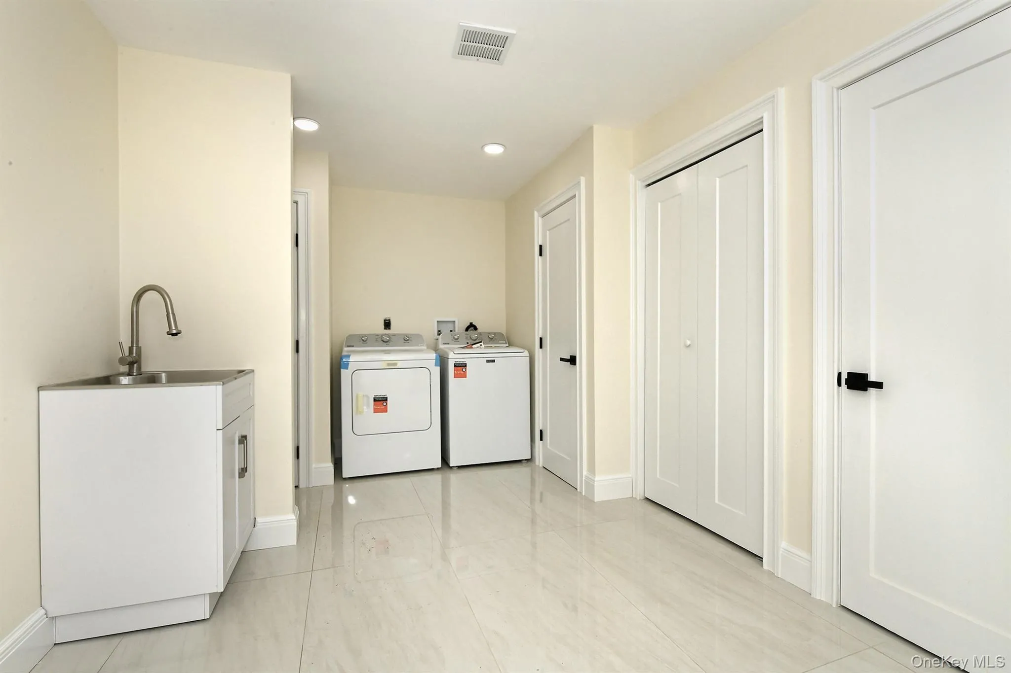 3 Jacobs Path, Huntington, NY, 5 Bedrooms Bedrooms, 16 Rooms Rooms,2 BathroomsBathrooms,Residential,For Rent,Jacobs,0,KEY1017224 3 Jacobs Path, Huntington, NY, 5 Bedrooms Bedrooms, 16 Rooms Rooms,2 BathroomsBathrooms,Residential,For Rent,Jacobs,0,KEY1017224