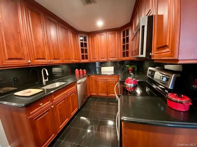 400 Adams Way, Islip, NY, 2 Bedrooms Bedrooms, 6 Rooms Rooms,2 BathroomsBathrooms,Residential Lease,For Rent,Adams,0,1017241 400 Adams Way, Islip, NY, 2 Bedrooms Bedrooms, 6 Rooms Rooms,2 BathroomsBathrooms,Residential Lease,For Rent,Adams,0,1017241