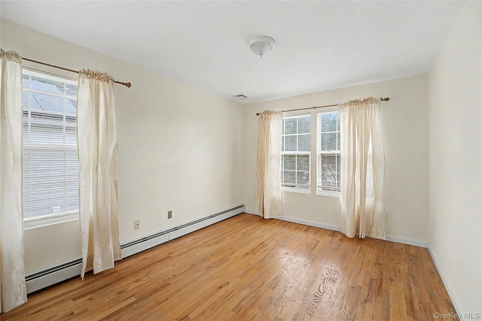 75 Cedar Place, Hempstead, NY, 4 Bedrooms Bedrooms, 11 Rooms Rooms,2 BathroomsBathrooms,Residential,For Rent,Cedar,0,1017267 75 Cedar Place, Hempstead, NY, 4 Bedrooms Bedrooms, 11 Rooms Rooms,2 BathroomsBathrooms,Residential,For Rent,Cedar,0,1017267