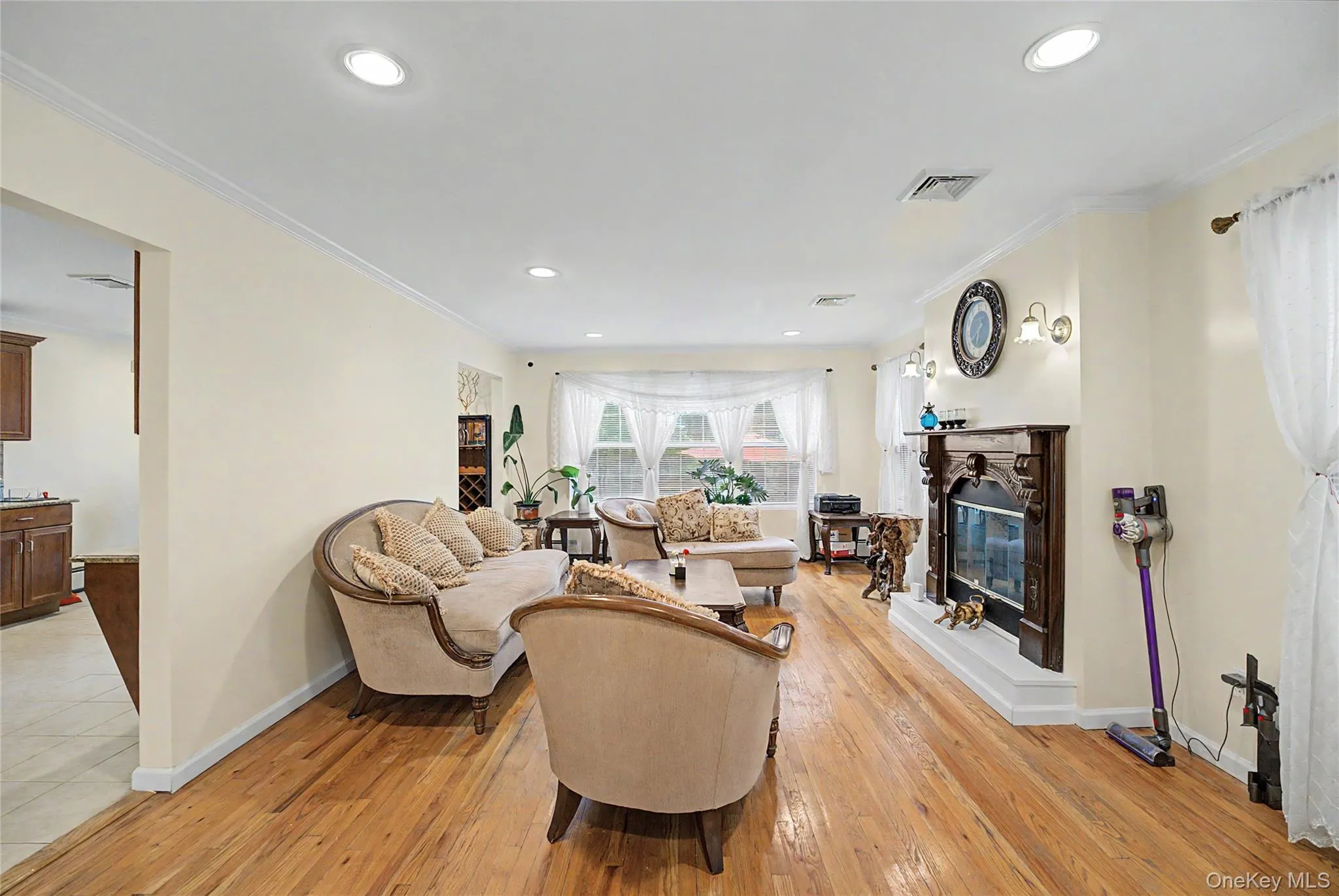 75 Cedar Place, Hempstead, NY, 4 Bedrooms Bedrooms, 11 Rooms Rooms,2 BathroomsBathrooms,Residential,For Rent,Cedar,0,1017267 75 Cedar Place, Hempstead, NY, 4 Bedrooms Bedrooms, 11 Rooms Rooms,2 BathroomsBathrooms,Residential,For Rent,Cedar,0,1017267