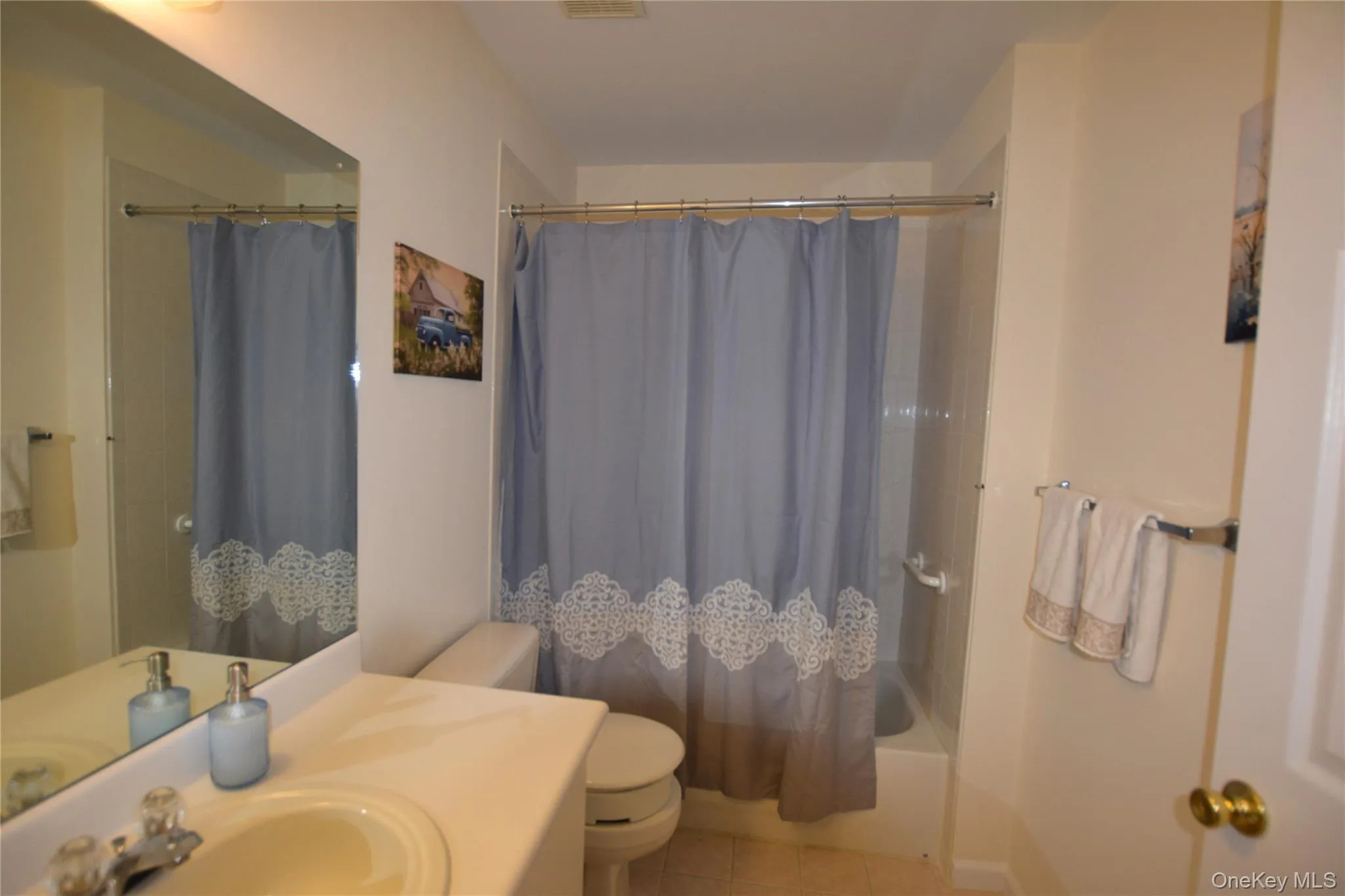 Bathroom with tub Bathroom with tub
