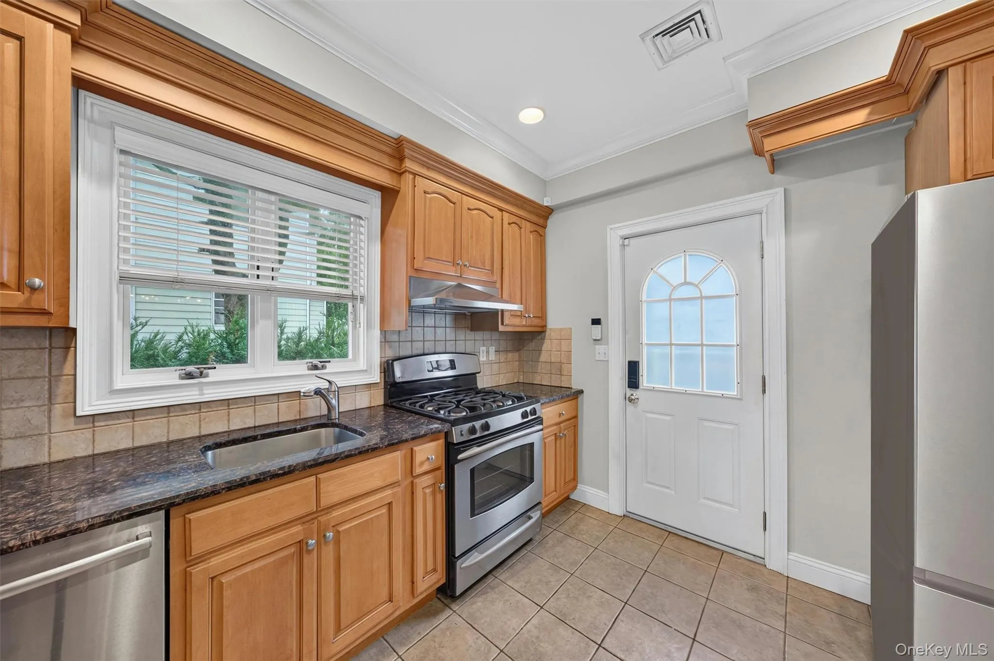 110 Clinton Avenue, Orangetown, NY, 3 Bedrooms Bedrooms, 11 Rooms Rooms,3 BathroomsBathrooms,Residential,For Rent,Clinton,0,KEY1017277 110 Clinton Avenue, Orangetown, NY, 3 Bedrooms Bedrooms, 11 Rooms Rooms,3 BathroomsBathrooms,Residential,For Rent,Clinton,0,KEY1017277