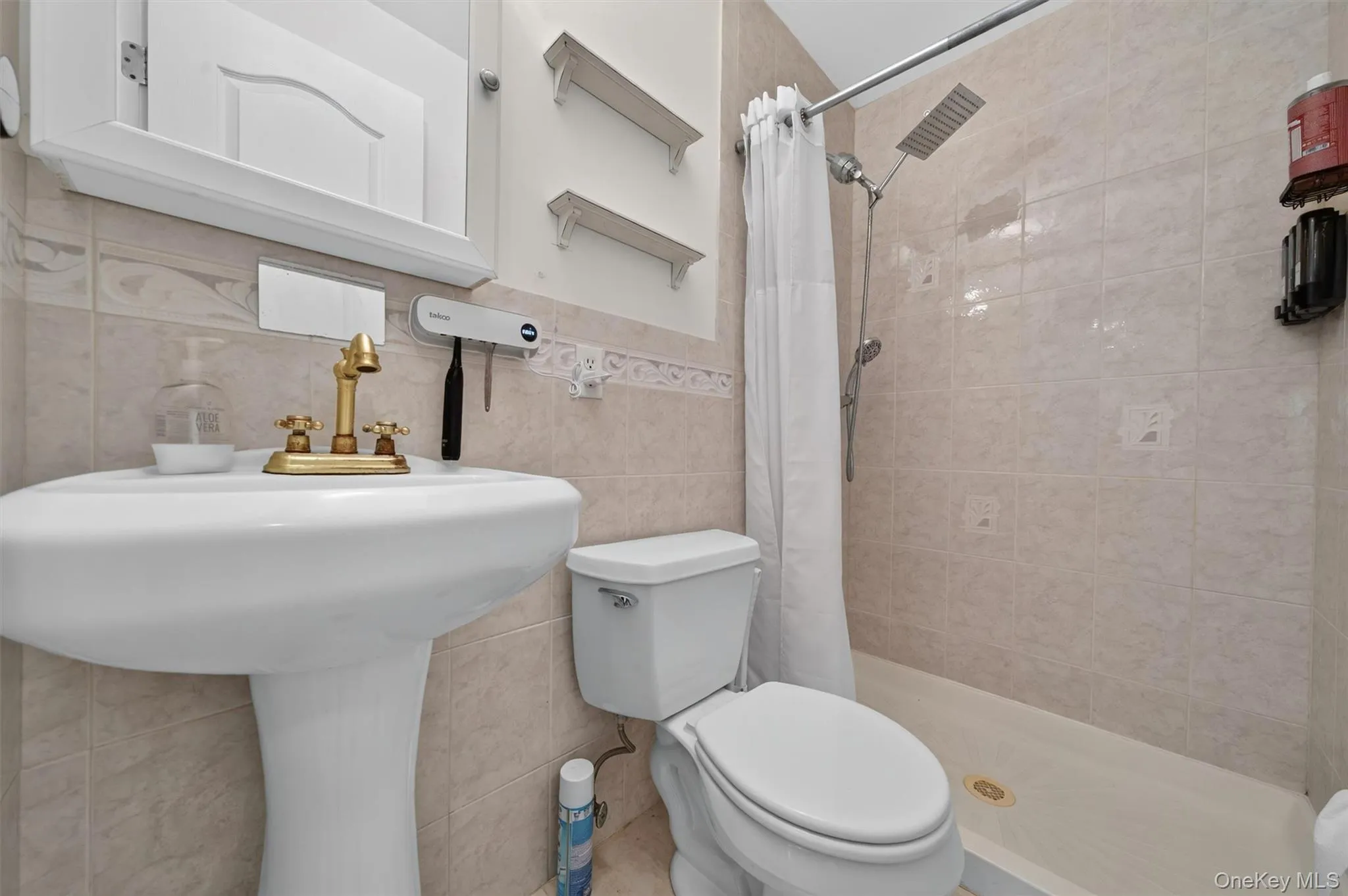 110 Clinton Avenue, Orangetown, NY, 3 Bedrooms Bedrooms, 11 Rooms Rooms,3 BathroomsBathrooms,Residential,For Rent,Clinton,0,KEY1017277 110 Clinton Avenue, Orangetown, NY, 3 Bedrooms Bedrooms, 11 Rooms Rooms,3 BathroomsBathrooms,Residential,For Rent,Clinton,0,KEY1017277