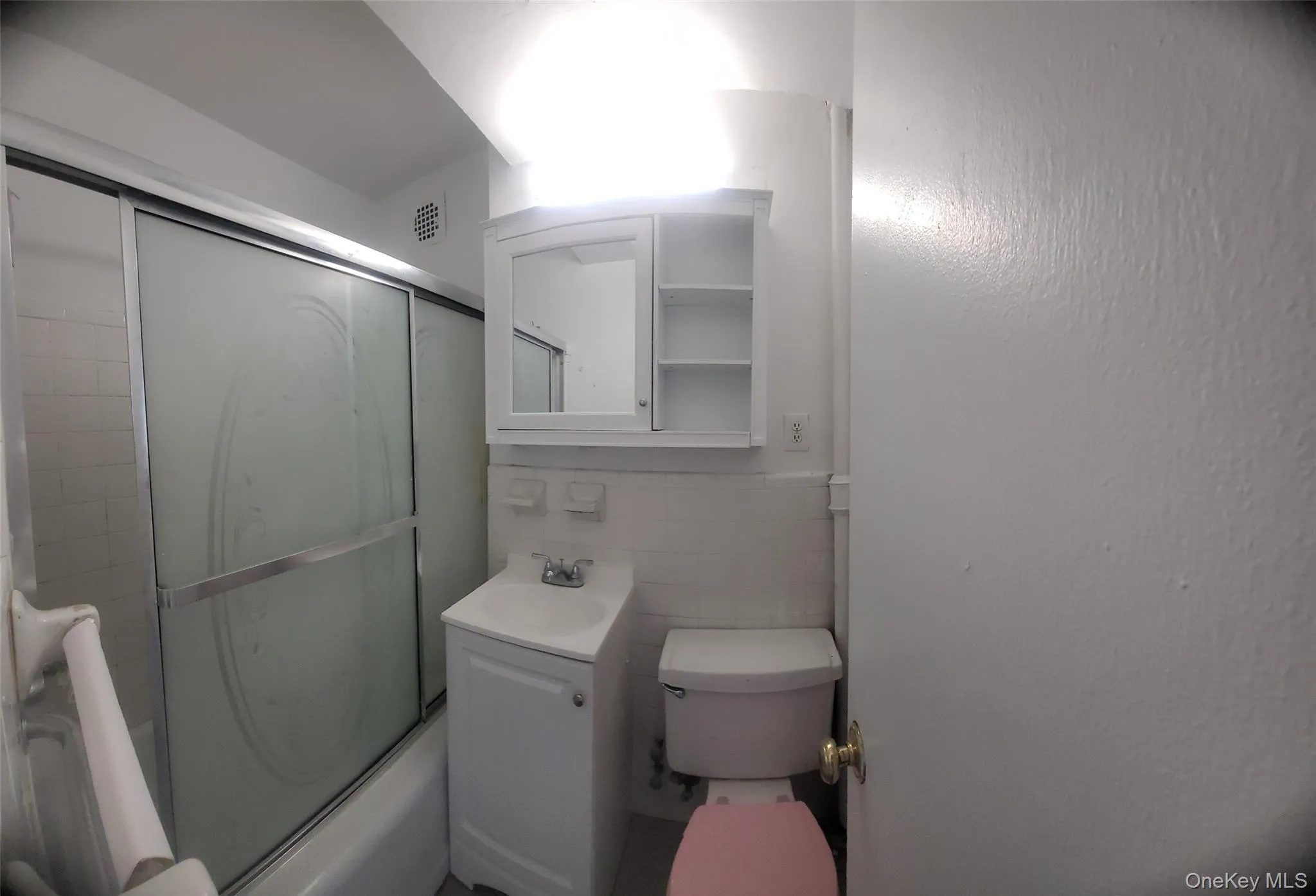 99-40 63rd Road, New York, NY, 1 Bedroom Bedrooms, 3 Rooms Rooms,1 BathroomBathrooms,Residential,For Rent,63rd,0,1017278 99-40 63rd Road, New York, NY, 1 Bedroom Bedrooms, 3 Rooms Rooms,1 BathroomBathrooms,Residential,For Rent,63rd,0,1017278