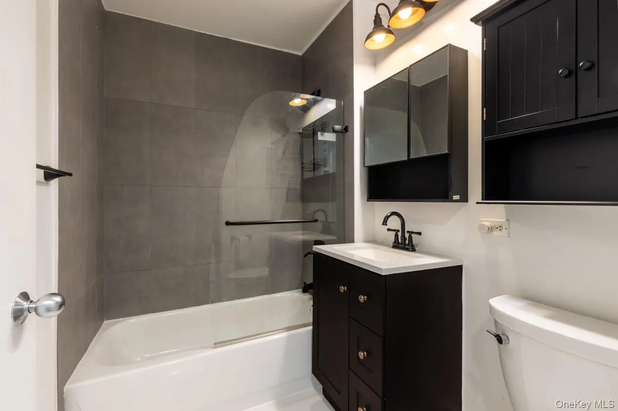 4-74 48th Avenue, New York, NY, 2 Bedrooms Bedrooms, 4 Rooms Rooms,1 BathroomBathrooms,Residential,For Rent,48th,0,KEY1017287 4-74 48th Avenue, New York, NY, 2 Bedrooms Bedrooms, 4 Rooms Rooms,1 BathroomBathrooms,Residential,For Rent,48th,0,KEY1017287