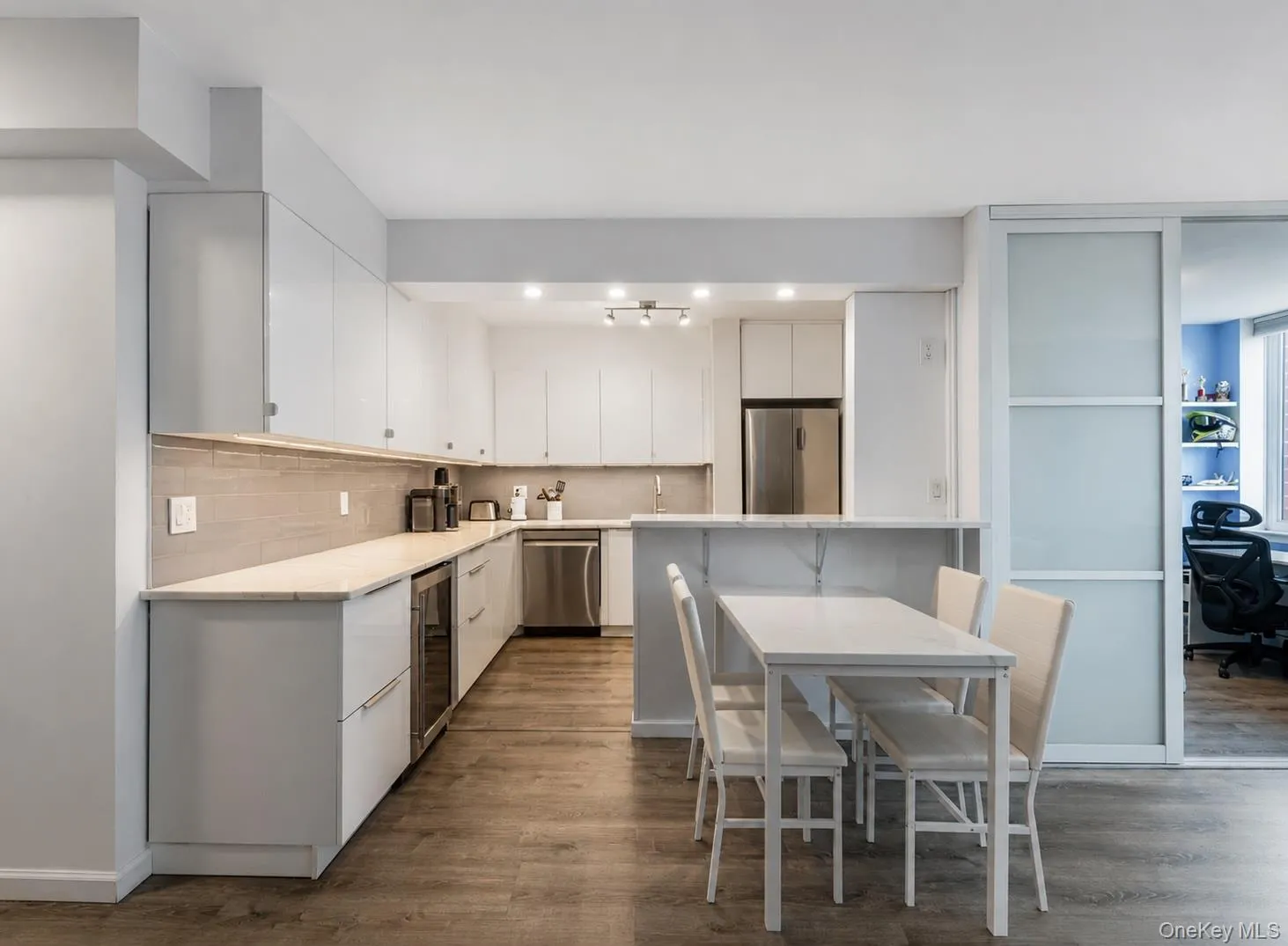 4-74 48th Avenue, New York, NY, 2 Bedrooms Bedrooms, 4 Rooms Rooms,1 BathroomBathrooms,Residential,For Rent,48th,0,KEY1017287 4-74 48th Avenue, New York, NY, 2 Bedrooms Bedrooms, 4 Rooms Rooms,1 BathroomBathrooms,Residential,For Rent,48th,0,KEY1017287
