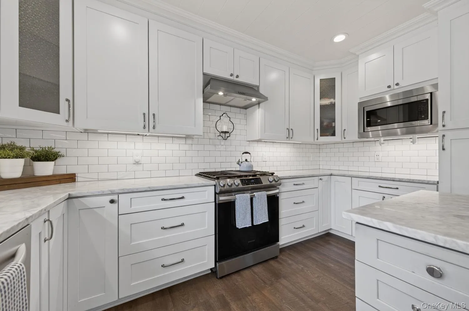 With gas cooking and stainless steel appliances. With gas cooking and stainless steel appliances.