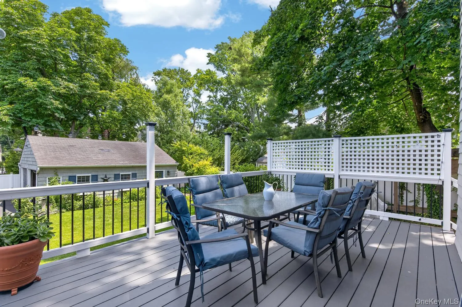 Deck off Kitchen for outdoor dining. Deck off Kitchen for outdoor dining.
