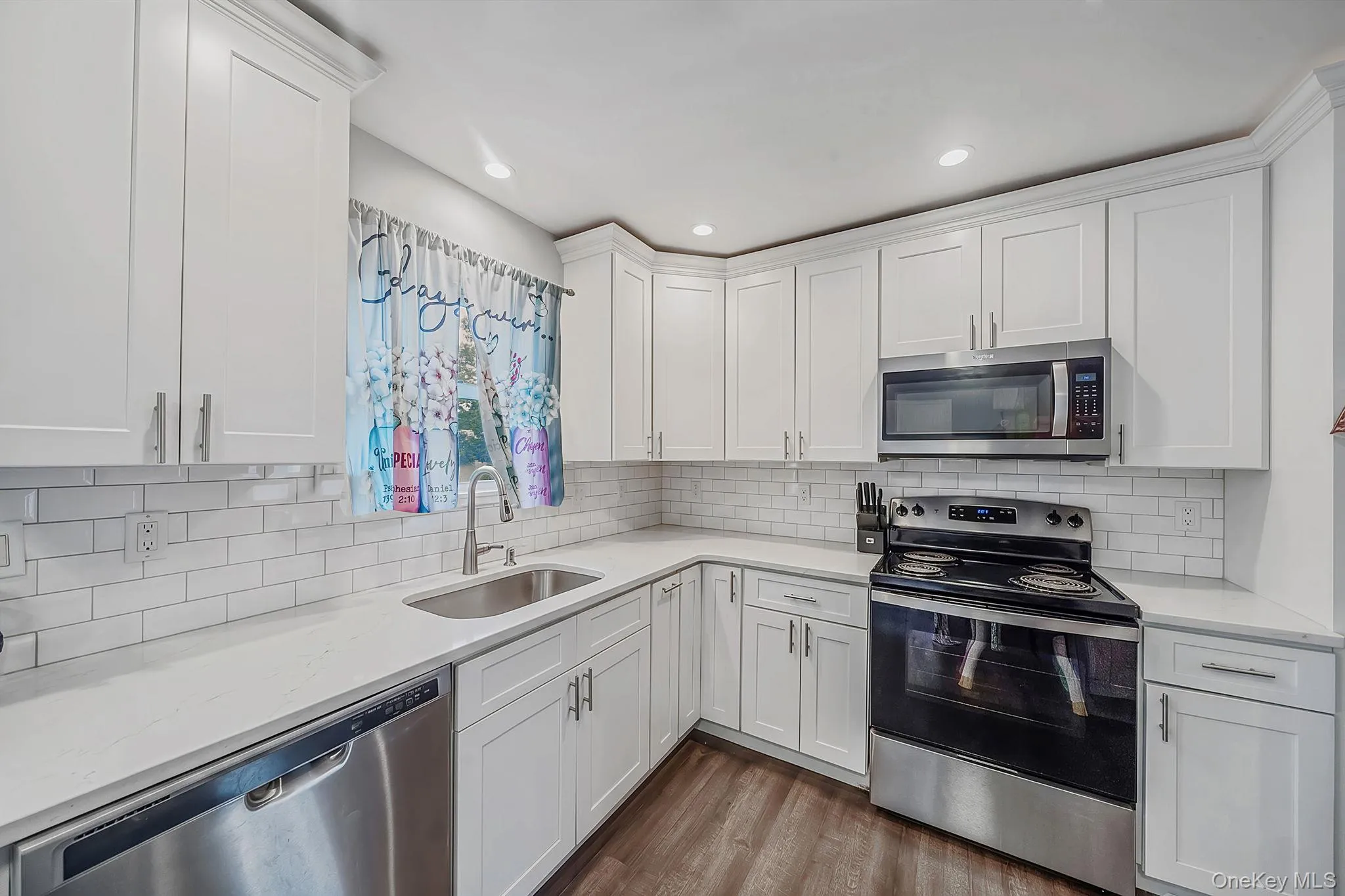 2 Amarr Drive, Brookhaven, NY, 4 Bedrooms Bedrooms, 8 Rooms Rooms,2 BathroomsBathrooms,Residential,For Rent,Amarr,0,KEY1017292 2 Amarr Drive, Brookhaven, NY, 4 Bedrooms Bedrooms, 8 Rooms Rooms,2 BathroomsBathrooms,Residential,For Rent,Amarr,0,KEY1017292
