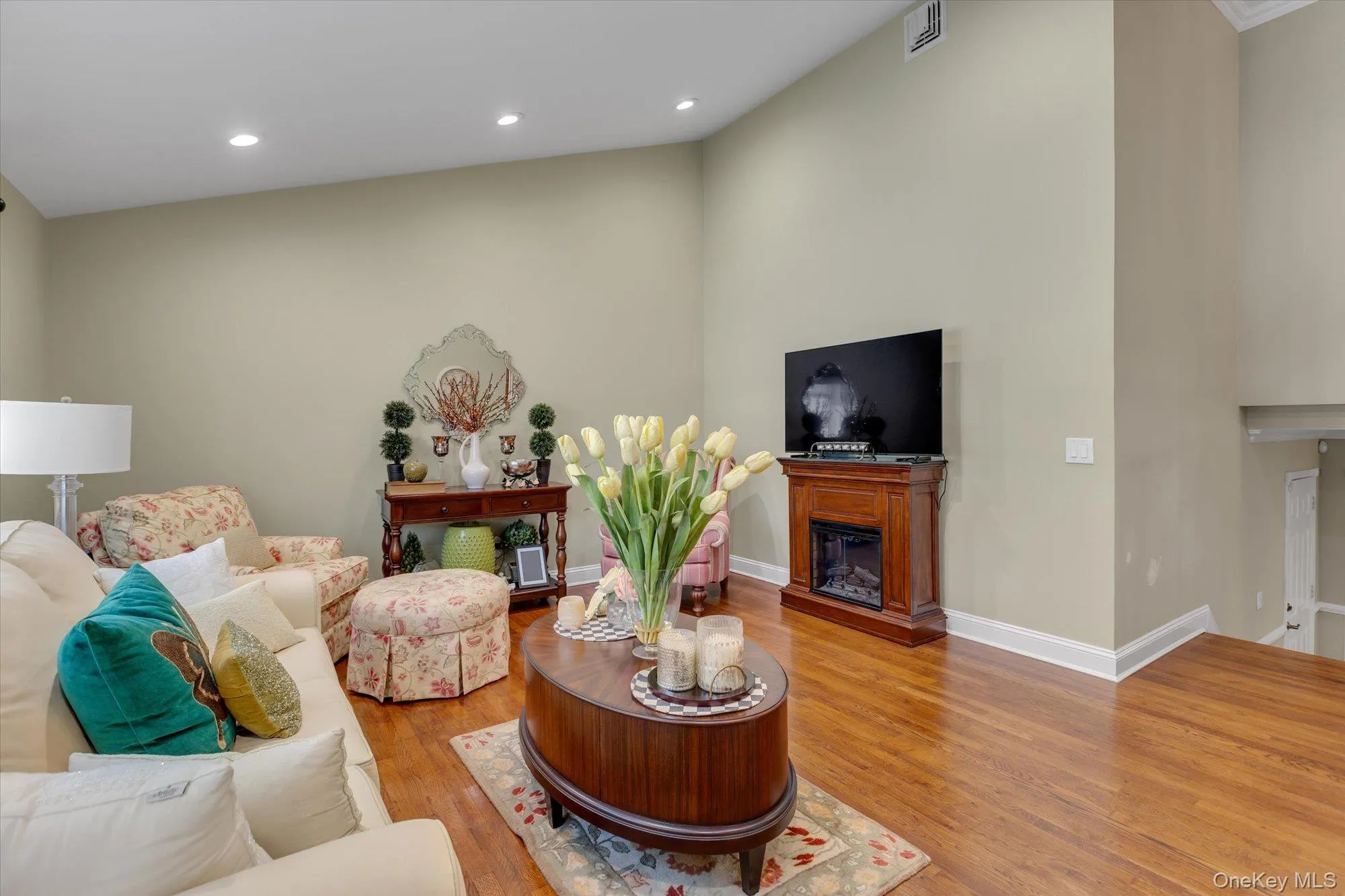 22 Villa Lane, Smithtown, NY, 4 Bedrooms Bedrooms, 8 Rooms Rooms,2 BathroomsBathrooms,Residential,For Rent,Villa,0,KEY1017293 22 Villa Lane, Smithtown, NY, 4 Bedrooms Bedrooms, 8 Rooms Rooms,2 BathroomsBathrooms,Residential,For Rent,Villa,0,KEY1017293