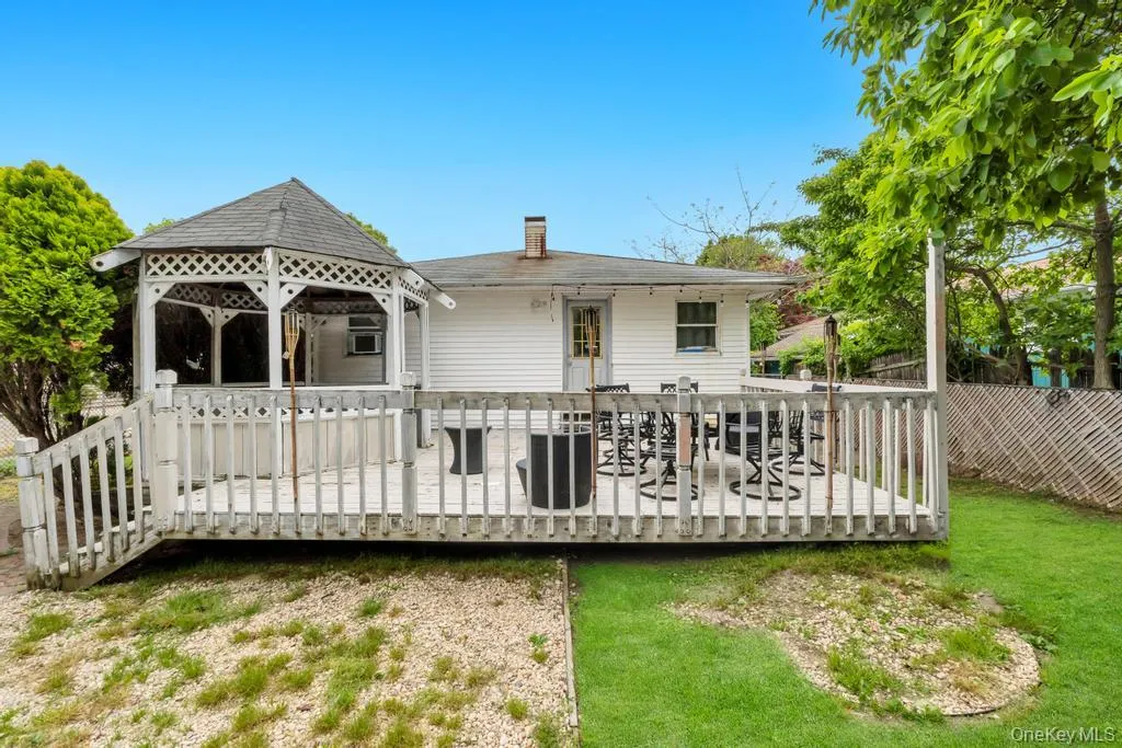 90 Pinewood Drive, Brookhaven, NY, 3 Bedrooms Bedrooms, 6 Rooms Rooms,1 BathroomBathrooms,Residential,For Rent,Pinewood,0,1017294 90 Pinewood Drive, Brookhaven, NY, 3 Bedrooms Bedrooms, 6 Rooms Rooms,1 BathroomBathrooms,Residential,For Rent,Pinewood,0,1017294