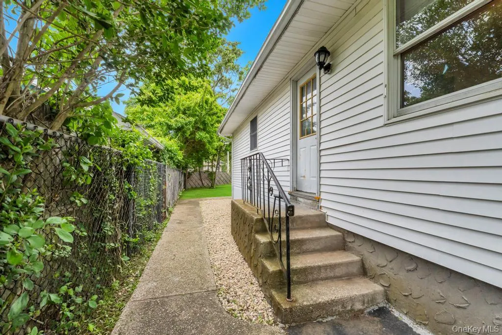 90 Pinewood Drive, Brookhaven, NY, 3 Bedrooms Bedrooms, 6 Rooms Rooms,1 BathroomBathrooms,Residential,For Rent,Pinewood,0,1017294 90 Pinewood Drive, Brookhaven, NY, 3 Bedrooms Bedrooms, 6 Rooms Rooms,1 BathroomBathrooms,Residential,For Rent,Pinewood,0,1017294