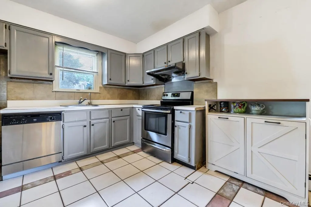 90 Pinewood Drive, Brookhaven, NY, 3 Bedrooms Bedrooms, 6 Rooms Rooms,1 BathroomBathrooms,Residential,For Rent,Pinewood,0,1017294 90 Pinewood Drive, Brookhaven, NY, 3 Bedrooms Bedrooms, 6 Rooms Rooms,1 BathroomBathrooms,Residential,For Rent,Pinewood,0,1017294